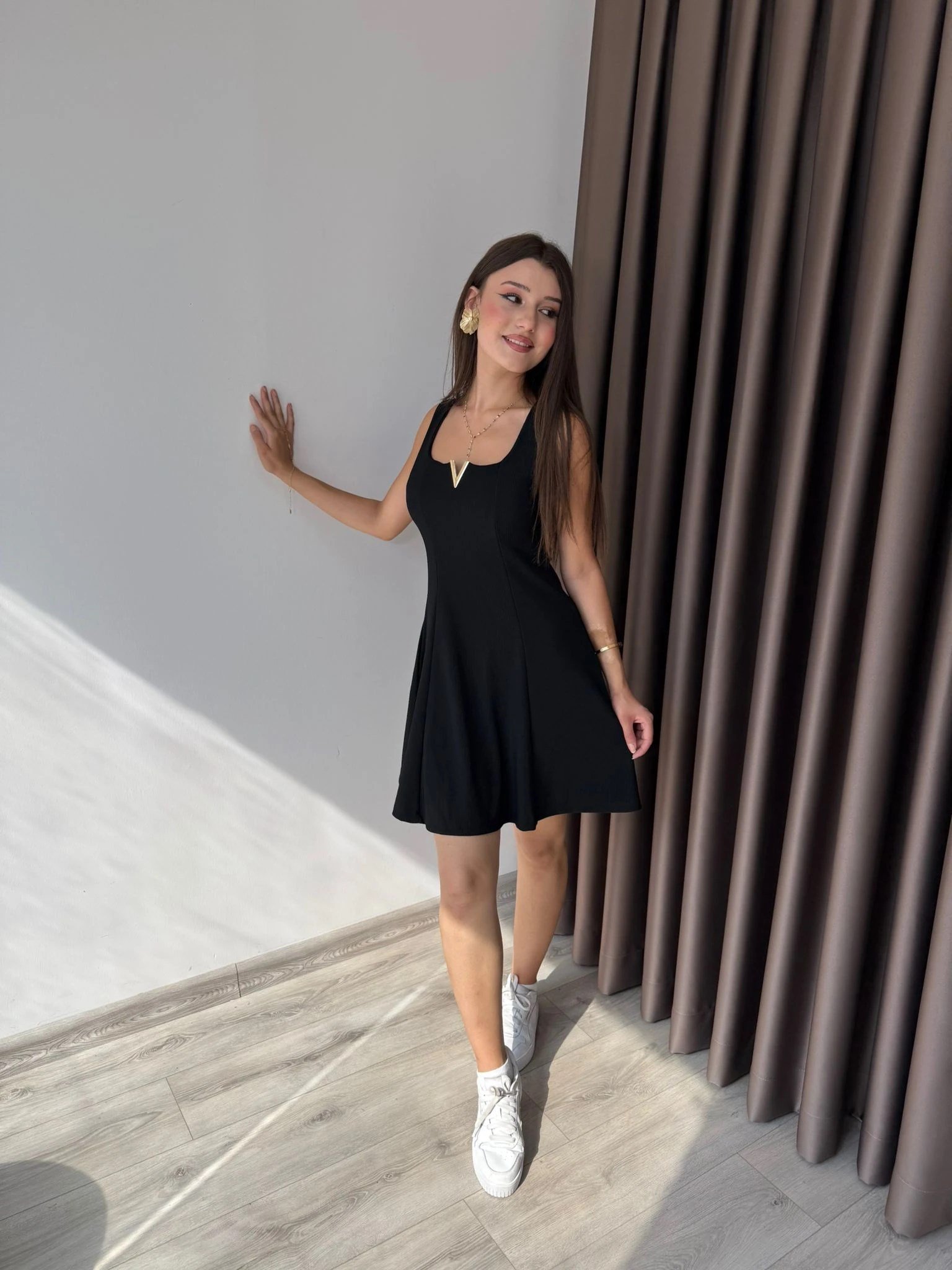 AKSESUAR DETAYLI MİNİ ELBİSE