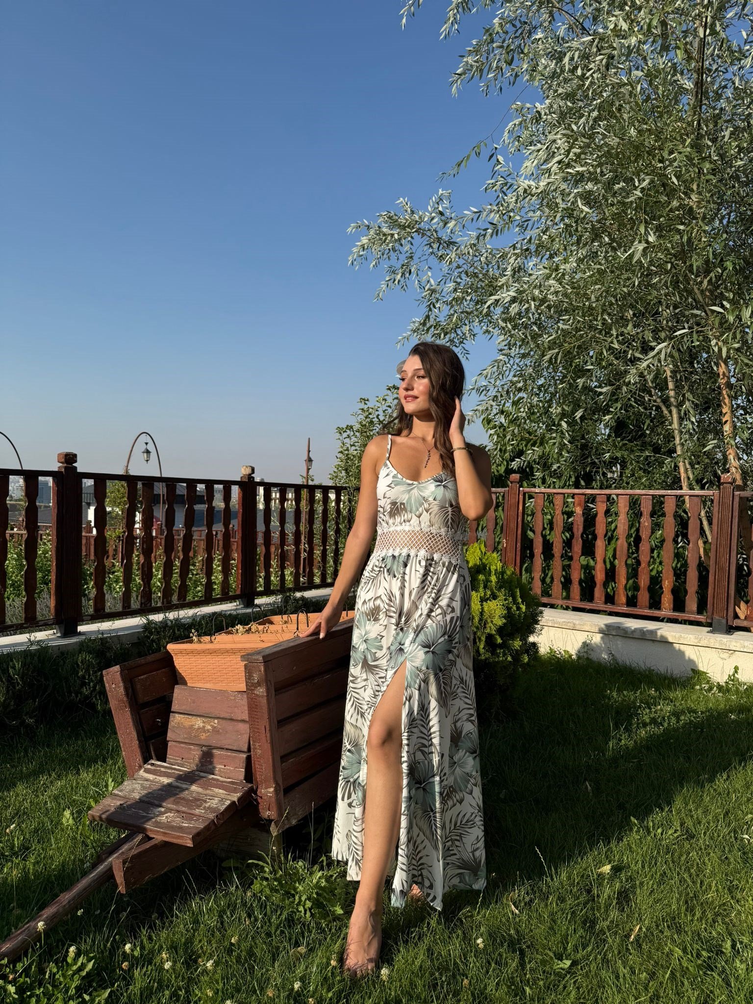 BEL DEKOLTELİ UZUN ELBİSE