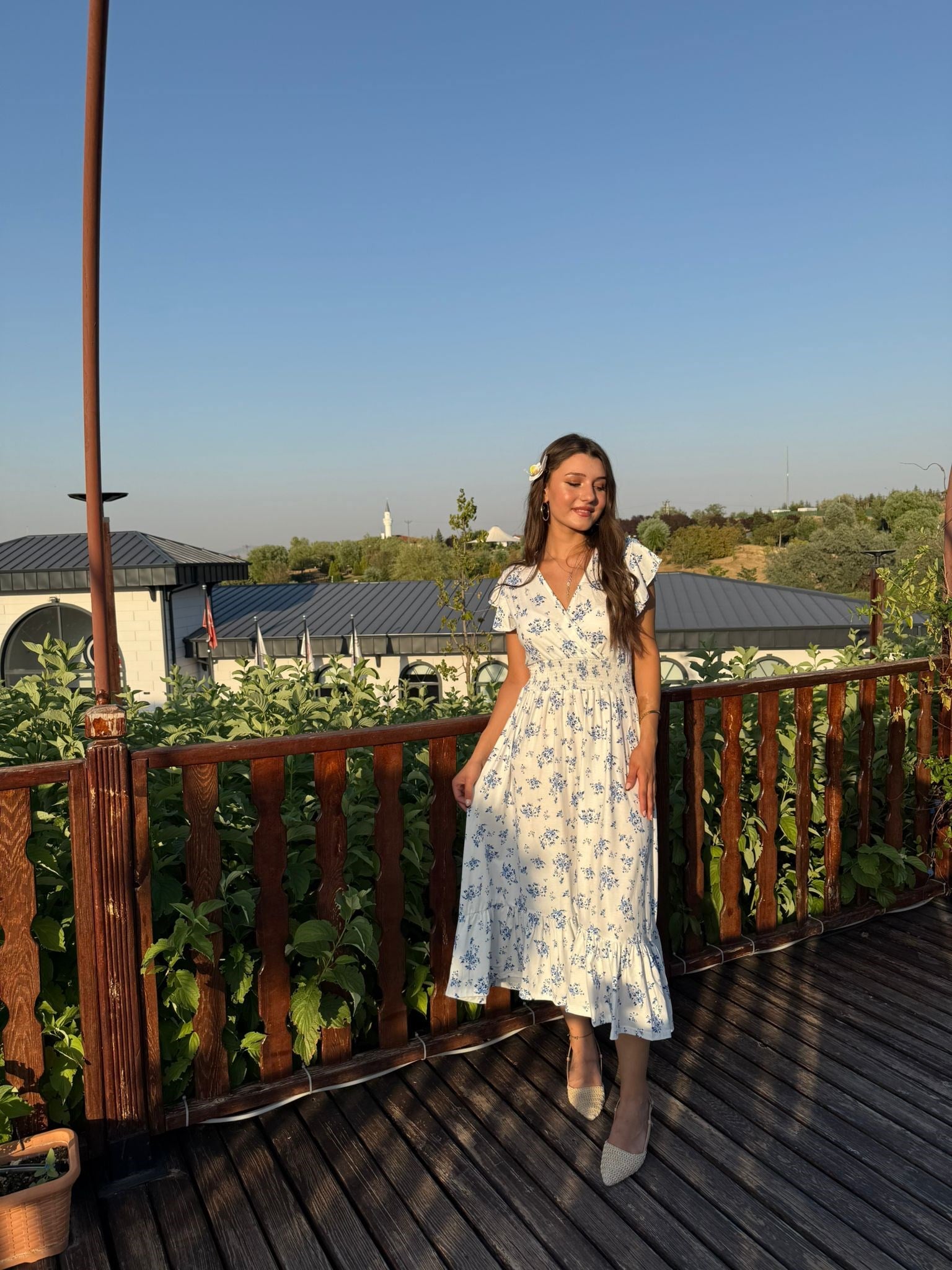 ÇİÇEK DESENLİ MİDİ ELBİSE