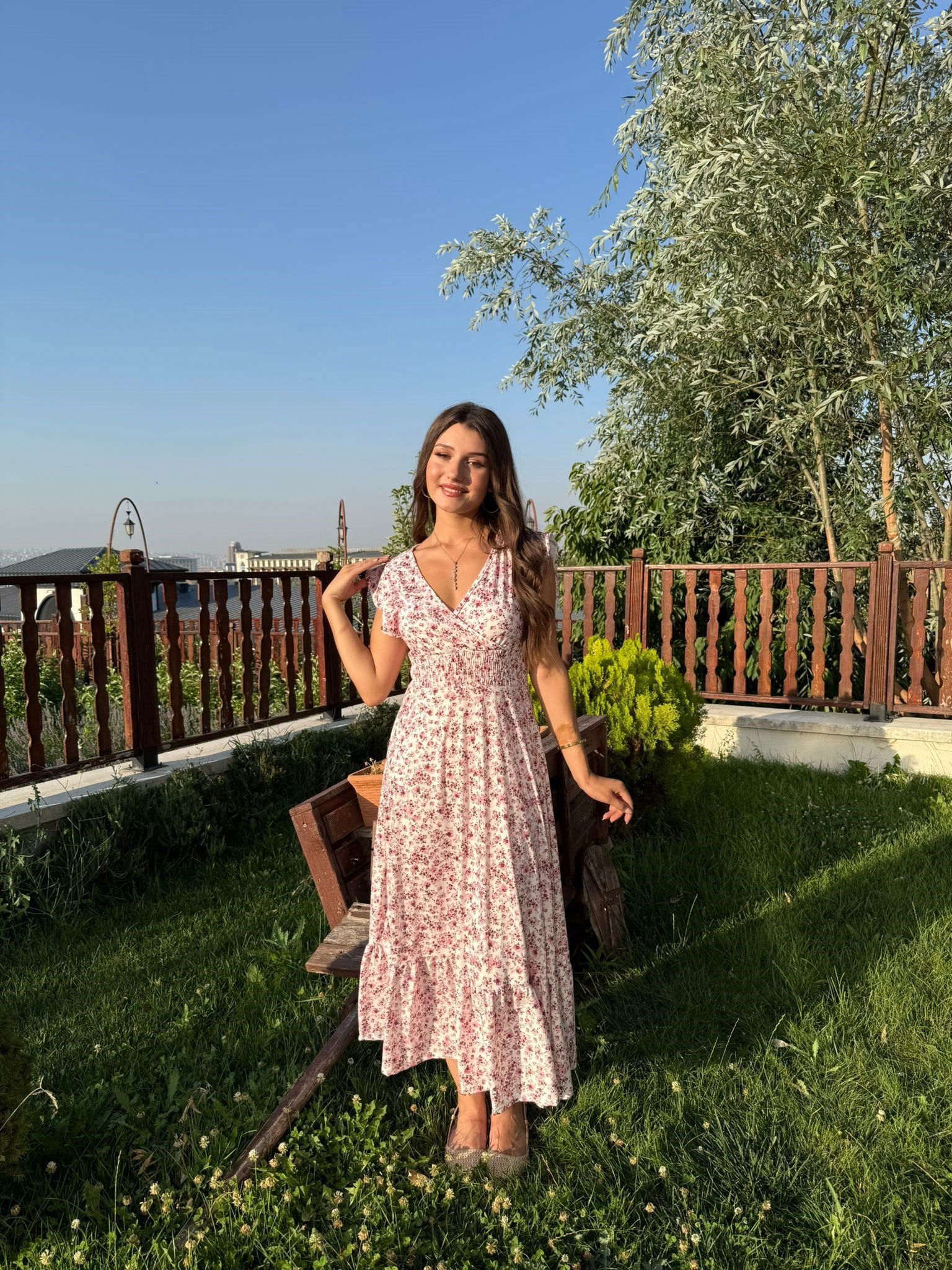 ÇİÇEK DESENLİ MİDİ ELBİSE