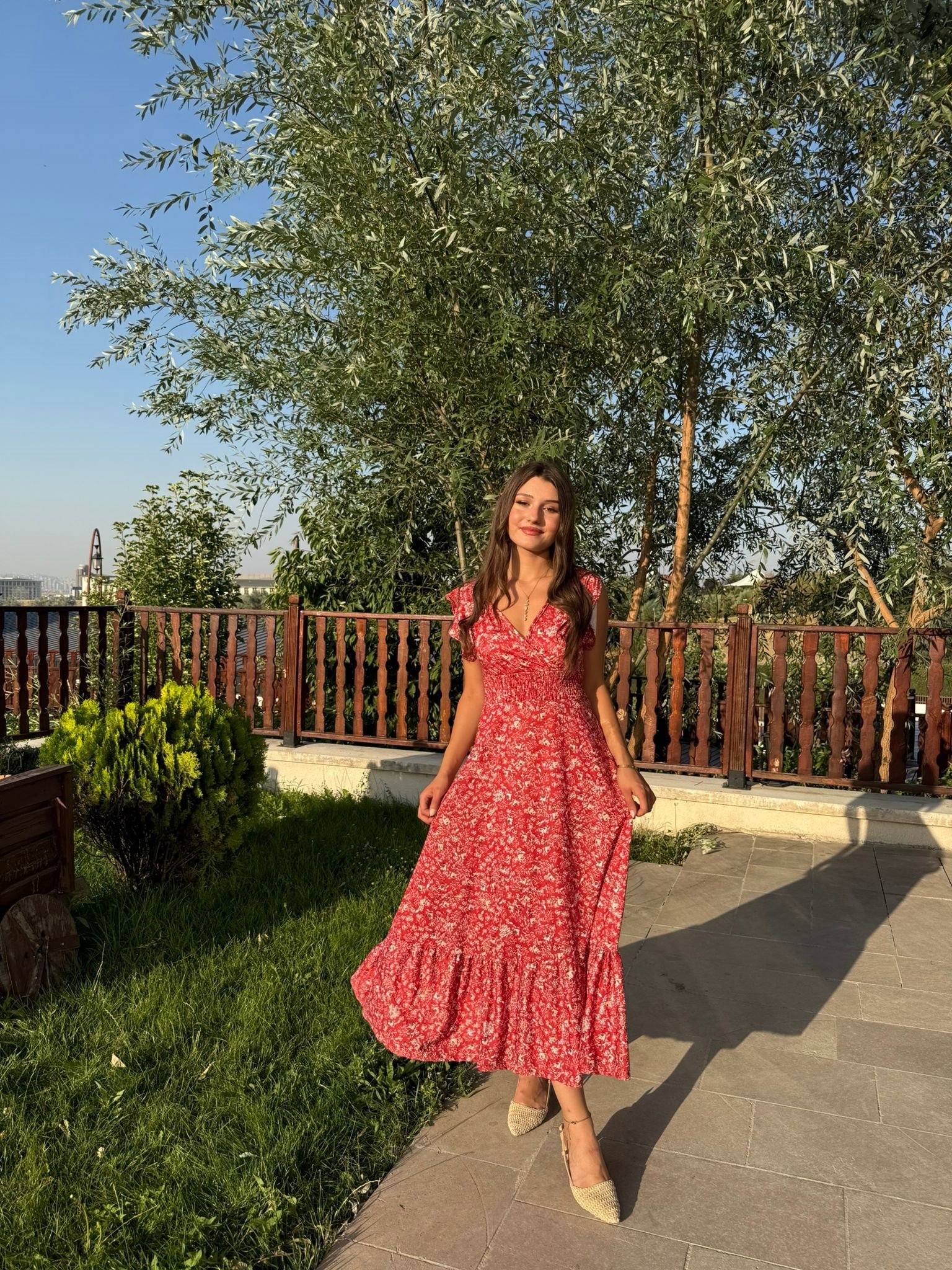 ÇİÇEK DESENLİ MİDİ ELBİSE