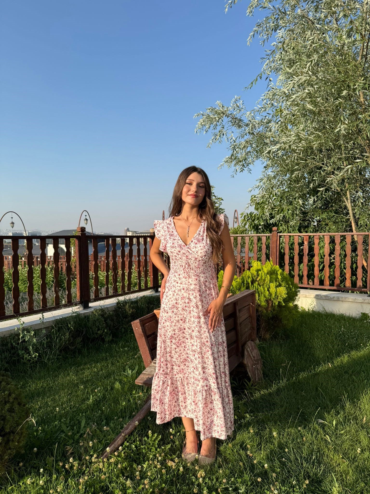 ÇİÇEK DESENLİ MİDİ ELBİSE