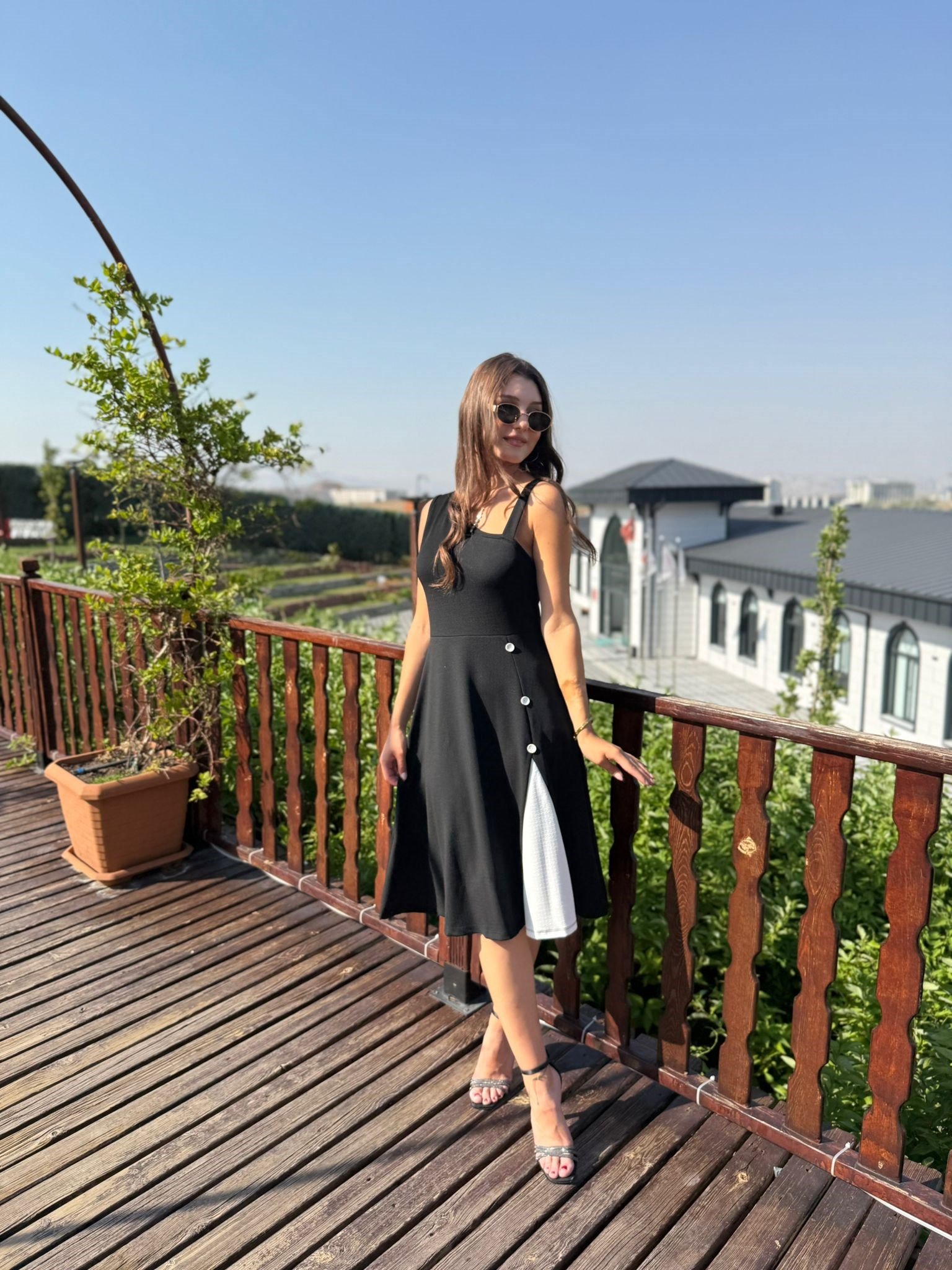 DÜĞME DETAYLI KREP ELBİSE