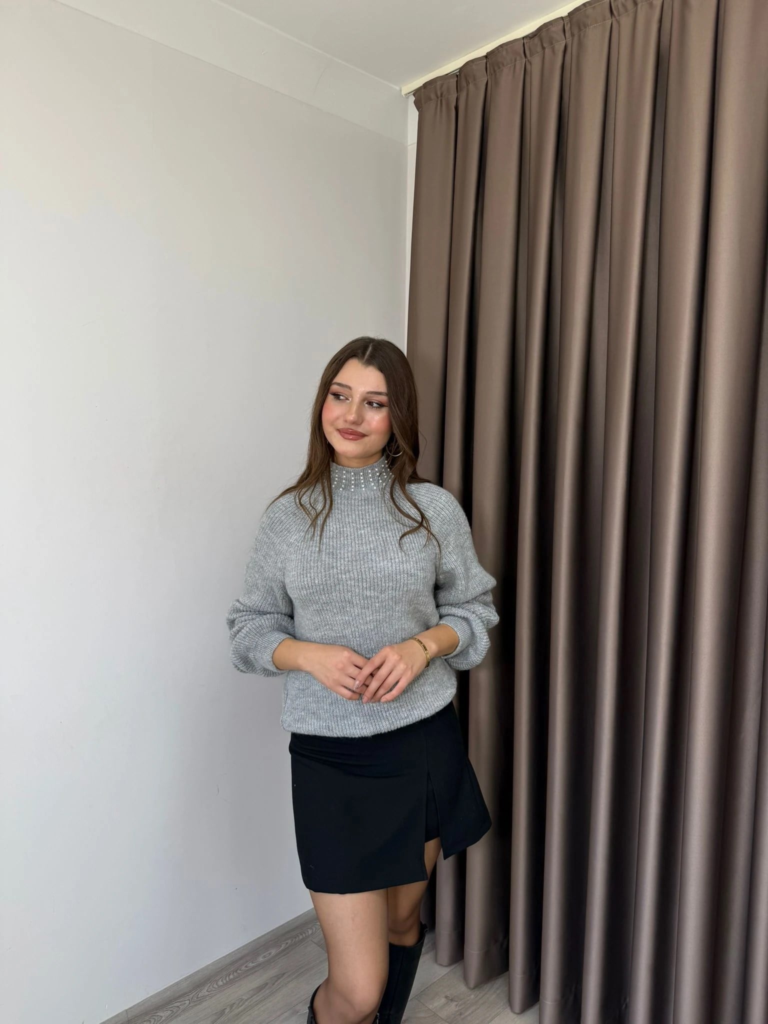 İNCİ DETAYLI KAZAK