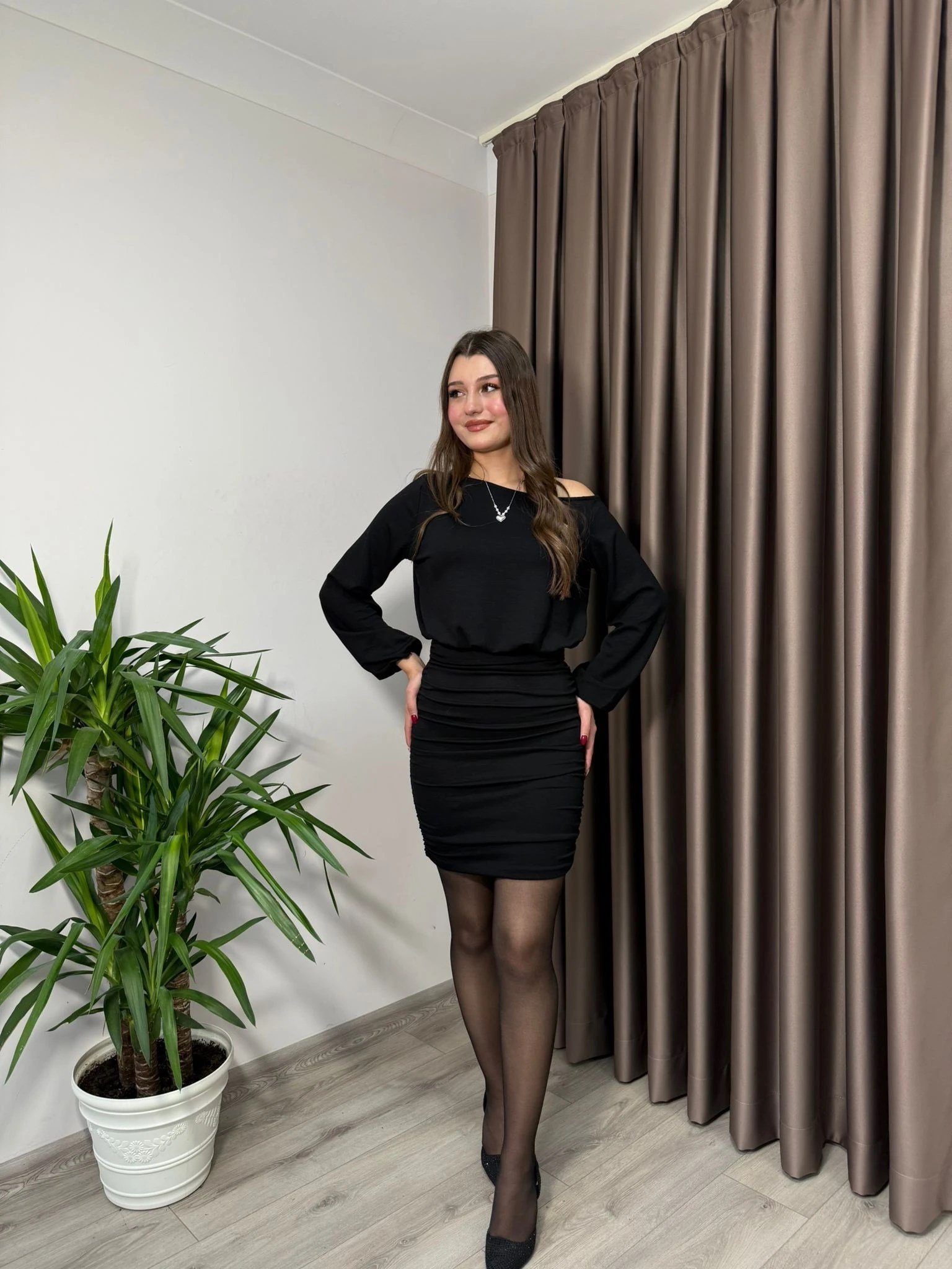 KAYIK YAKA DRAPELİ ELBİSE