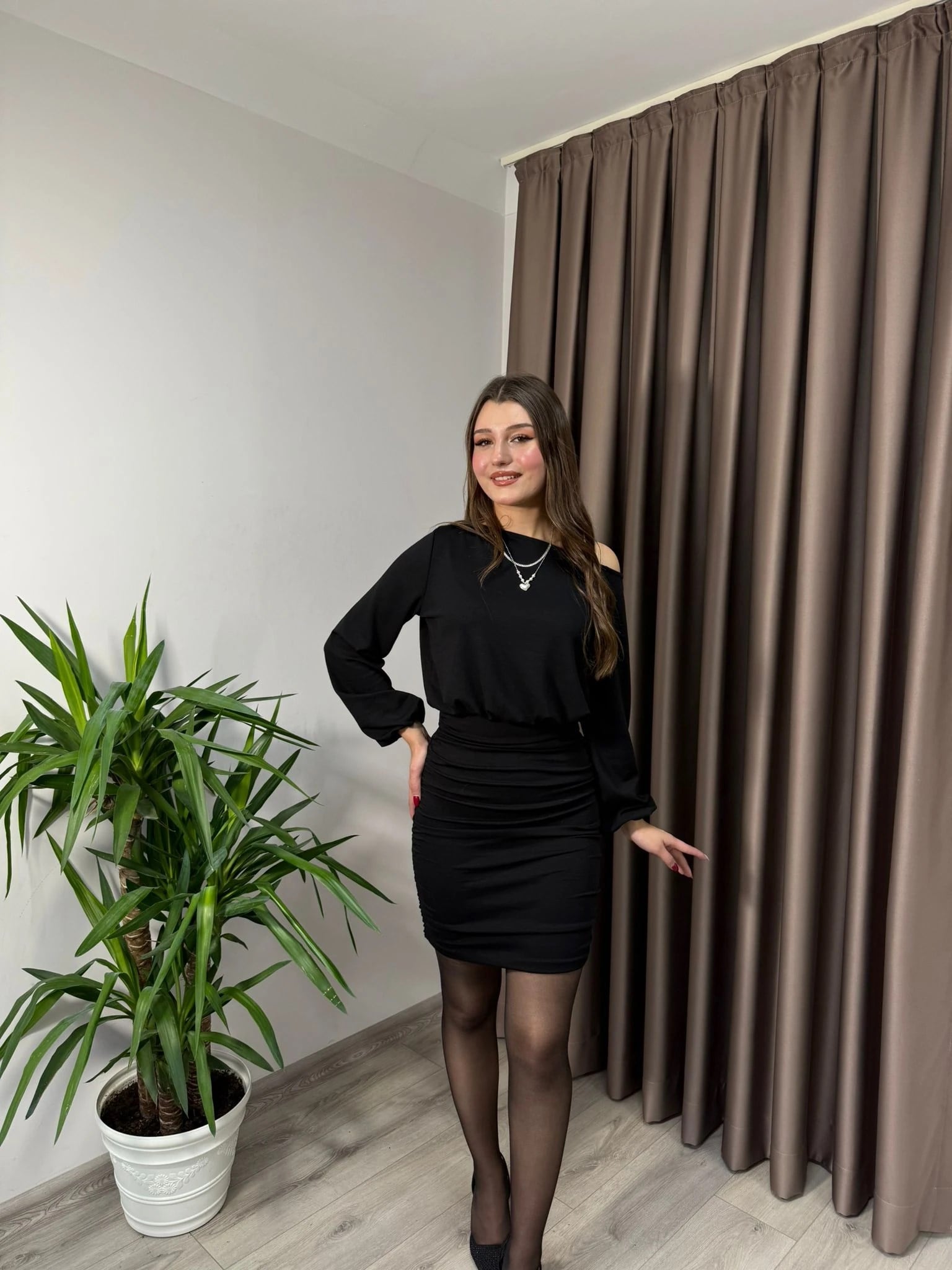 KAYIK YAKA DRAPELİ ELBİSE
