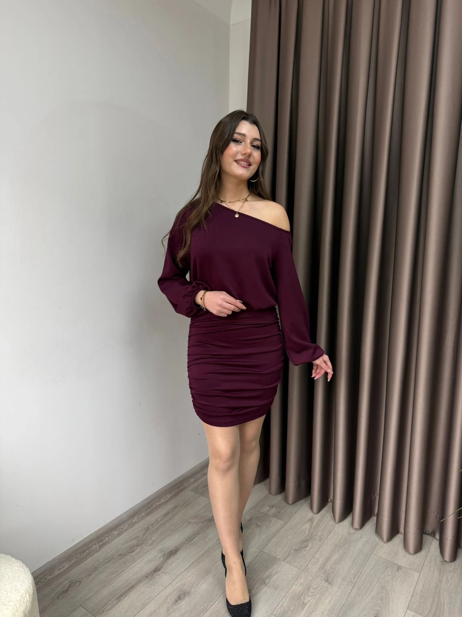 KAYIK YAKA DRAPELİ ELBİSE