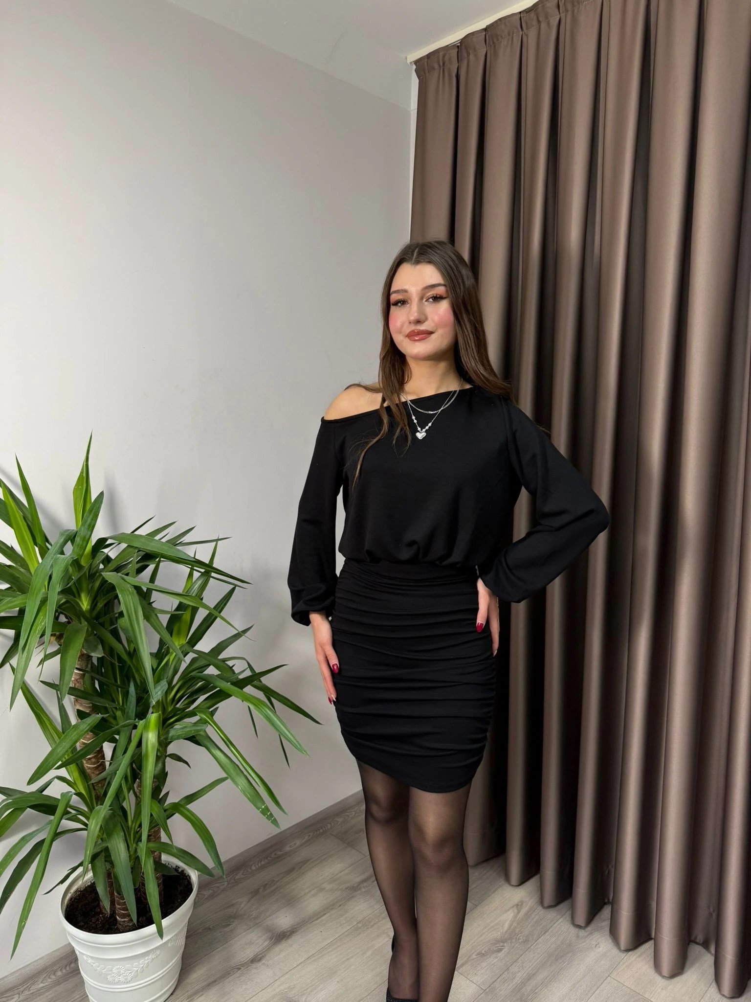 KAYIK YAKA DRAPELİ ELBİSE