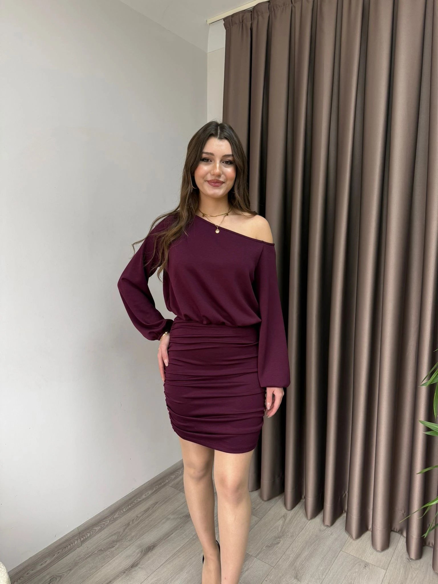 KAYIK YAKA DRAPELİ ELBİSE