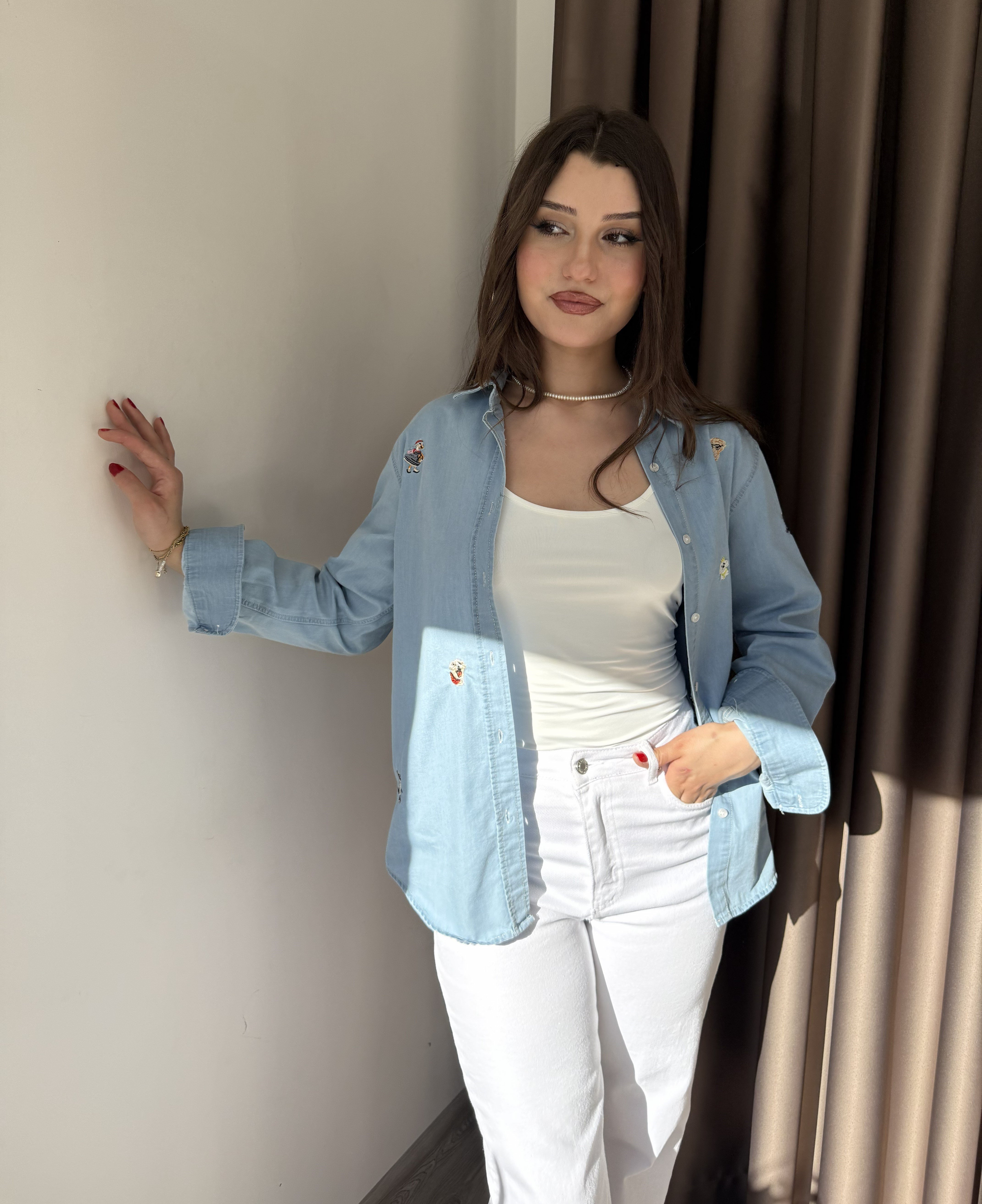 TASARIM İŞLEMELİ GÖMLEK