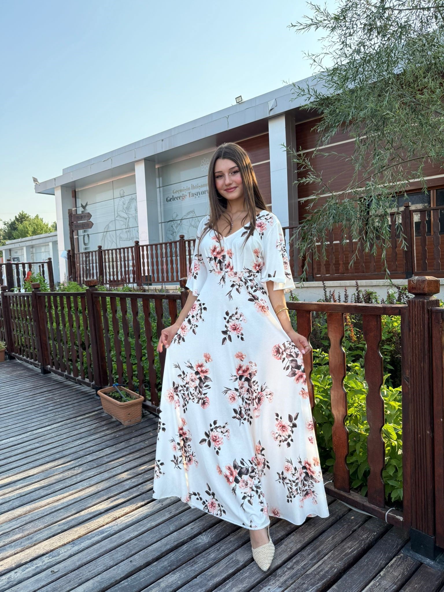 UZUN V YAKA ELBİSE
