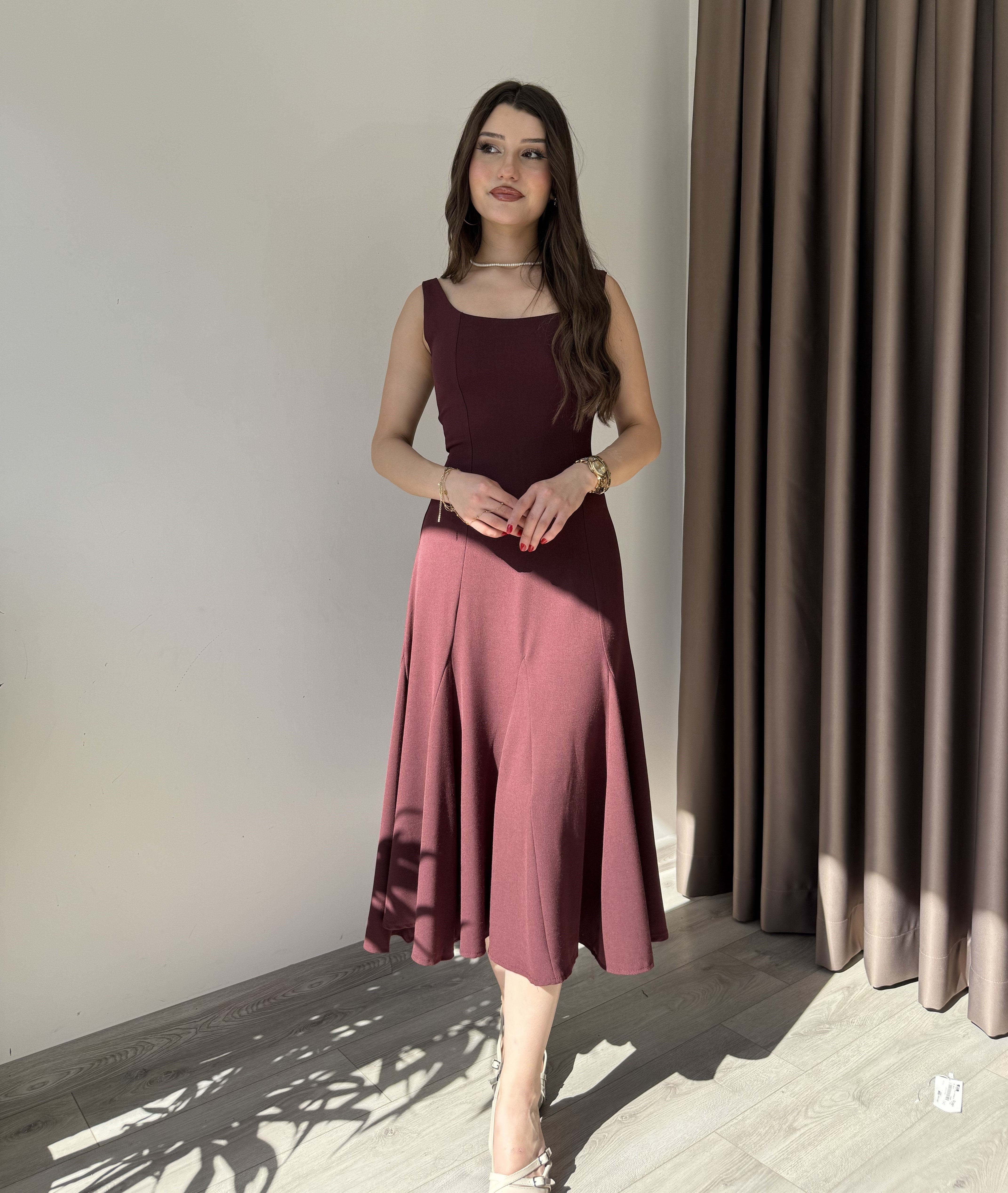 VOLANLI MİDİ ELBİSE