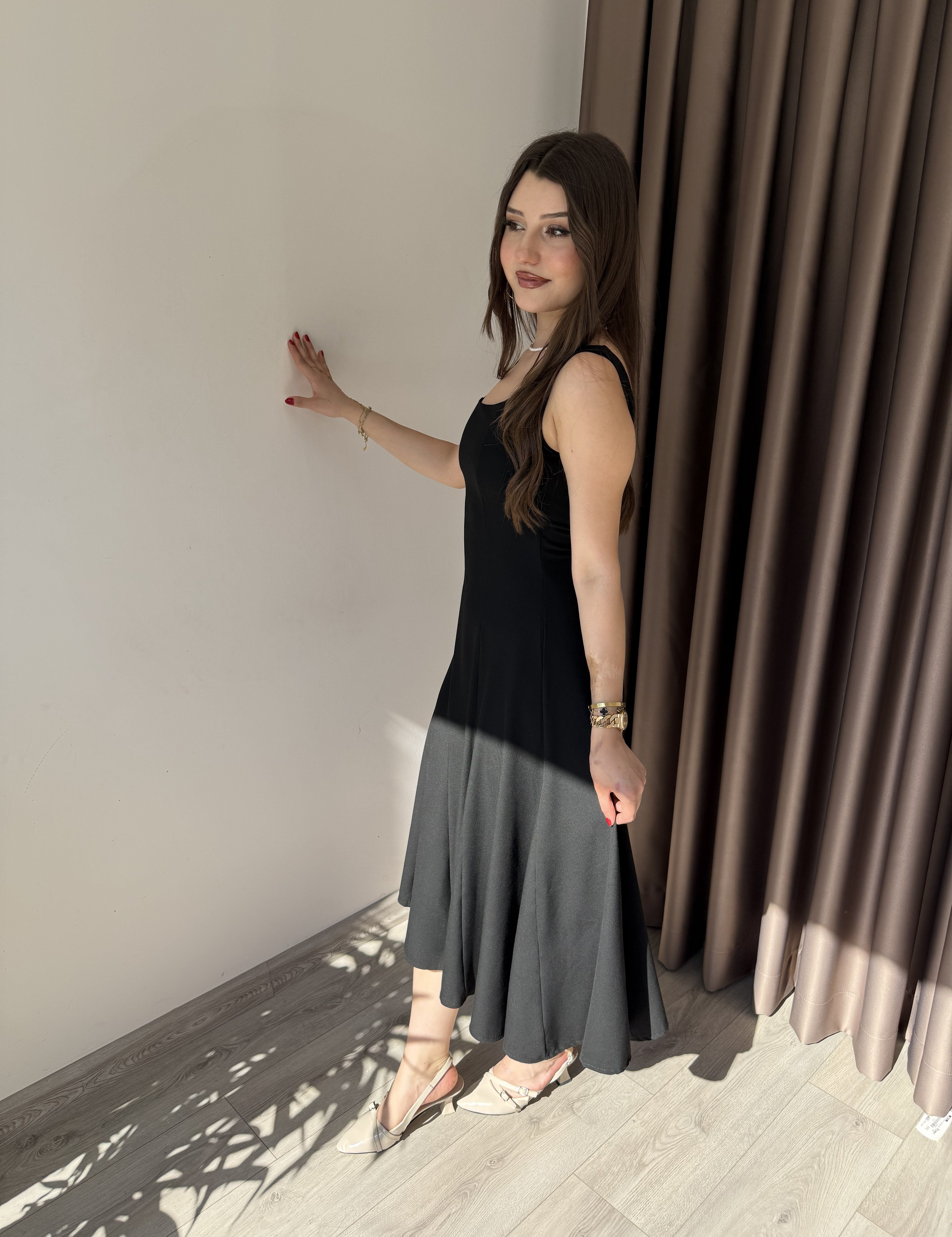 VOLANLI MİDİ ELBİSE