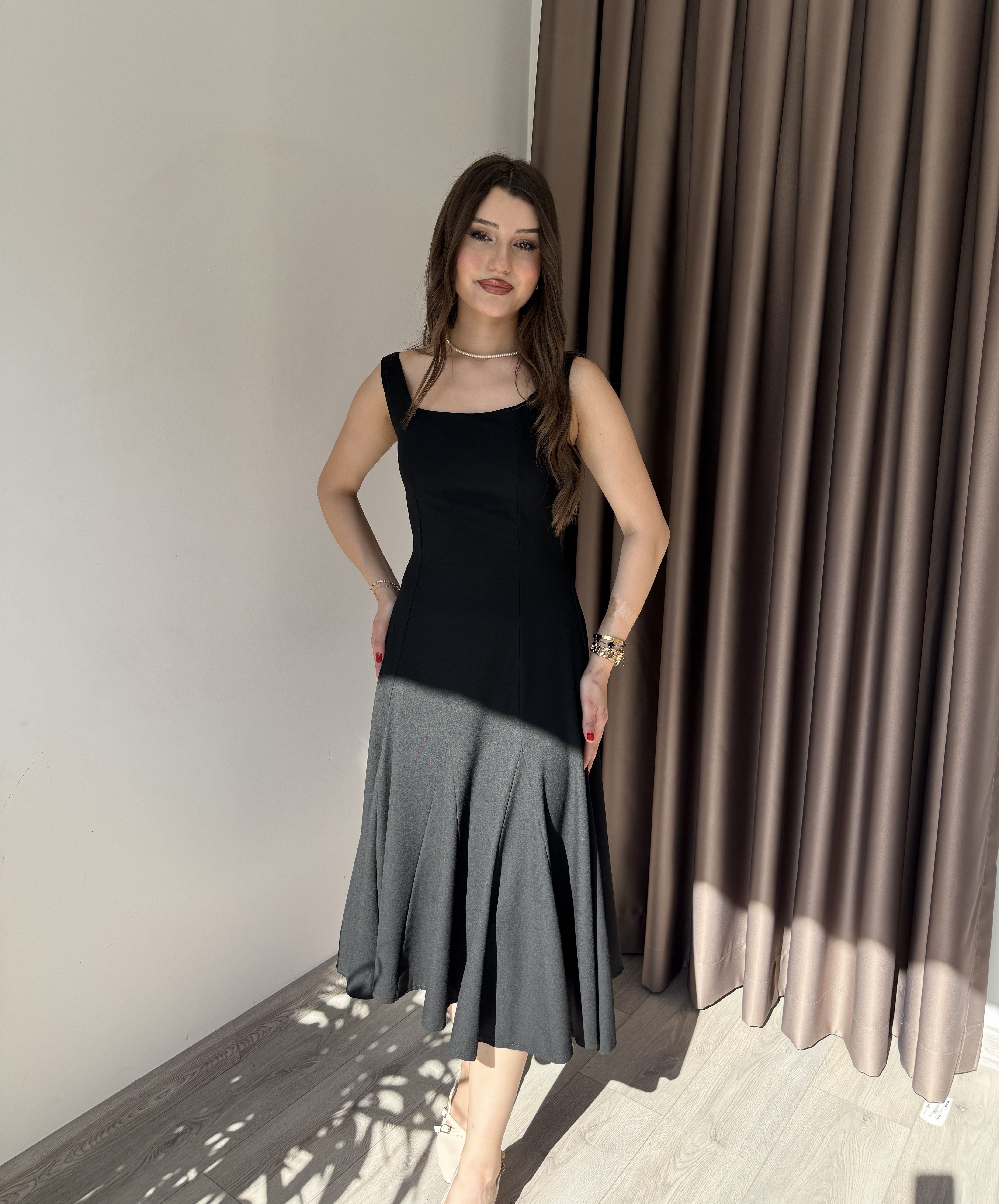 VOLANLI MİDİ ELBİSE