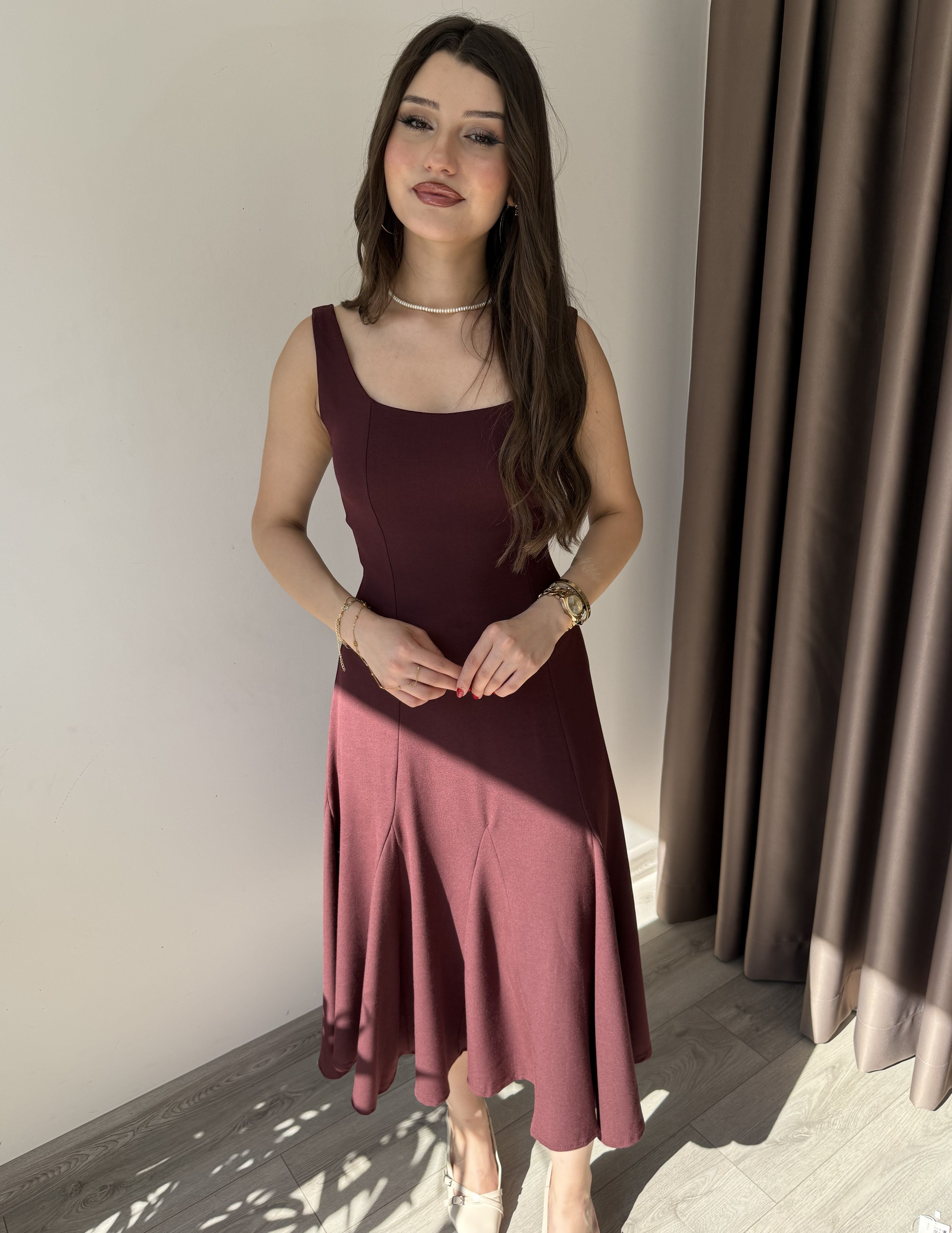 VOLANLI MİDİ ELBİSE