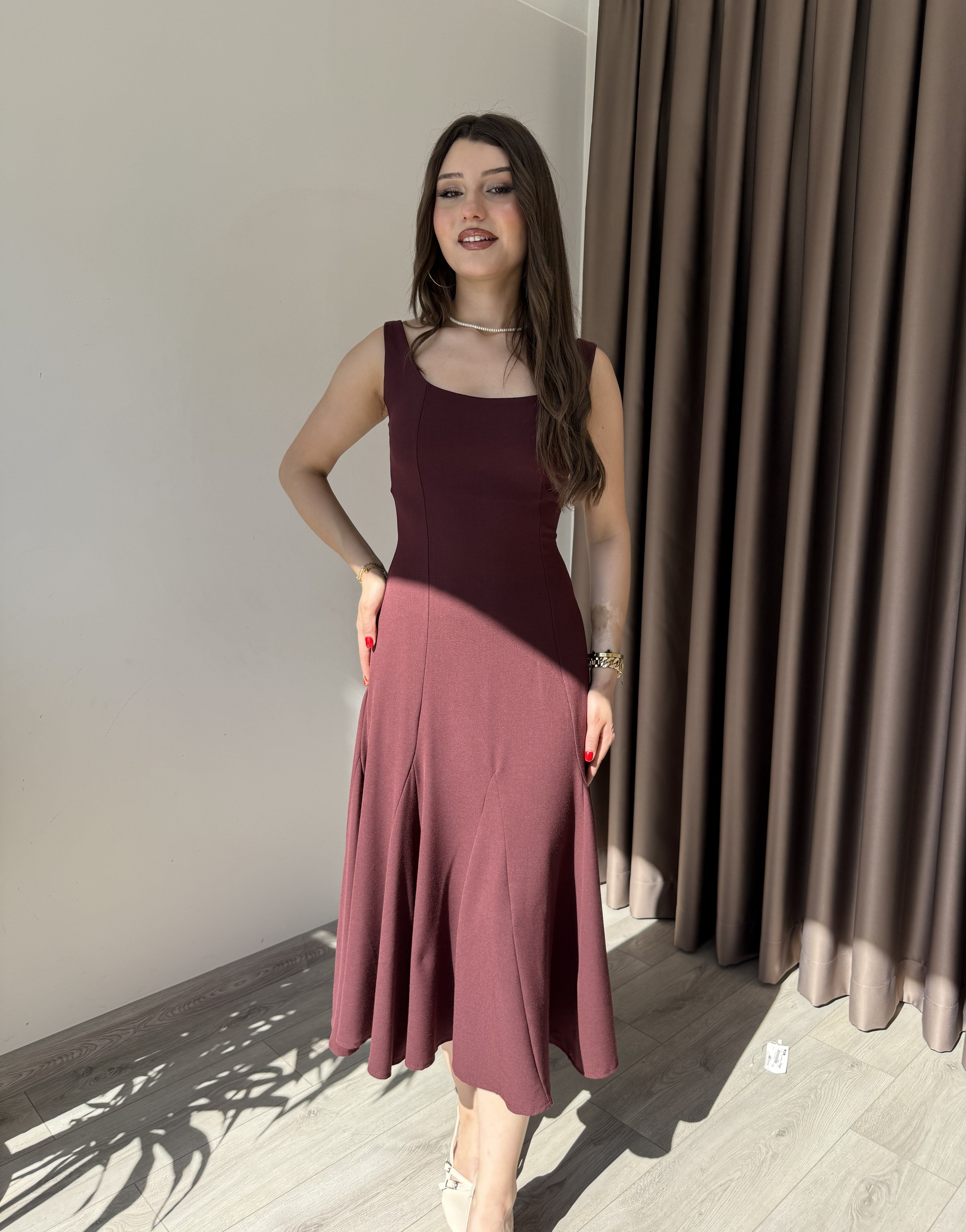 VOLANLI MİDİ ELBİSE