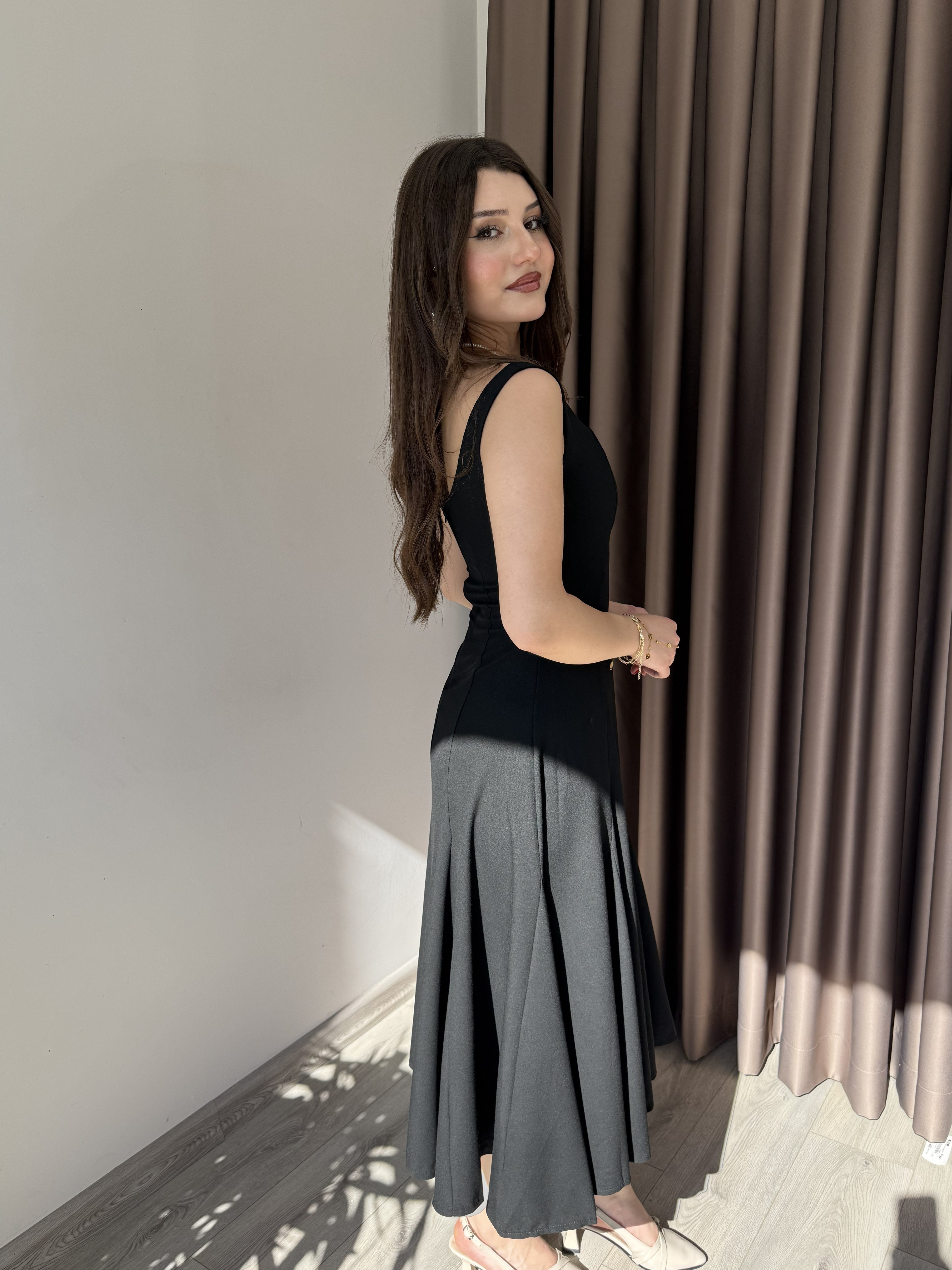 VOLANLI MİDİ ELBİSE