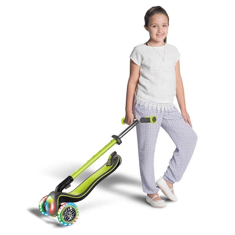 Globber Elite Deluxe Flash Full Işıklı Scooter - Yeşil