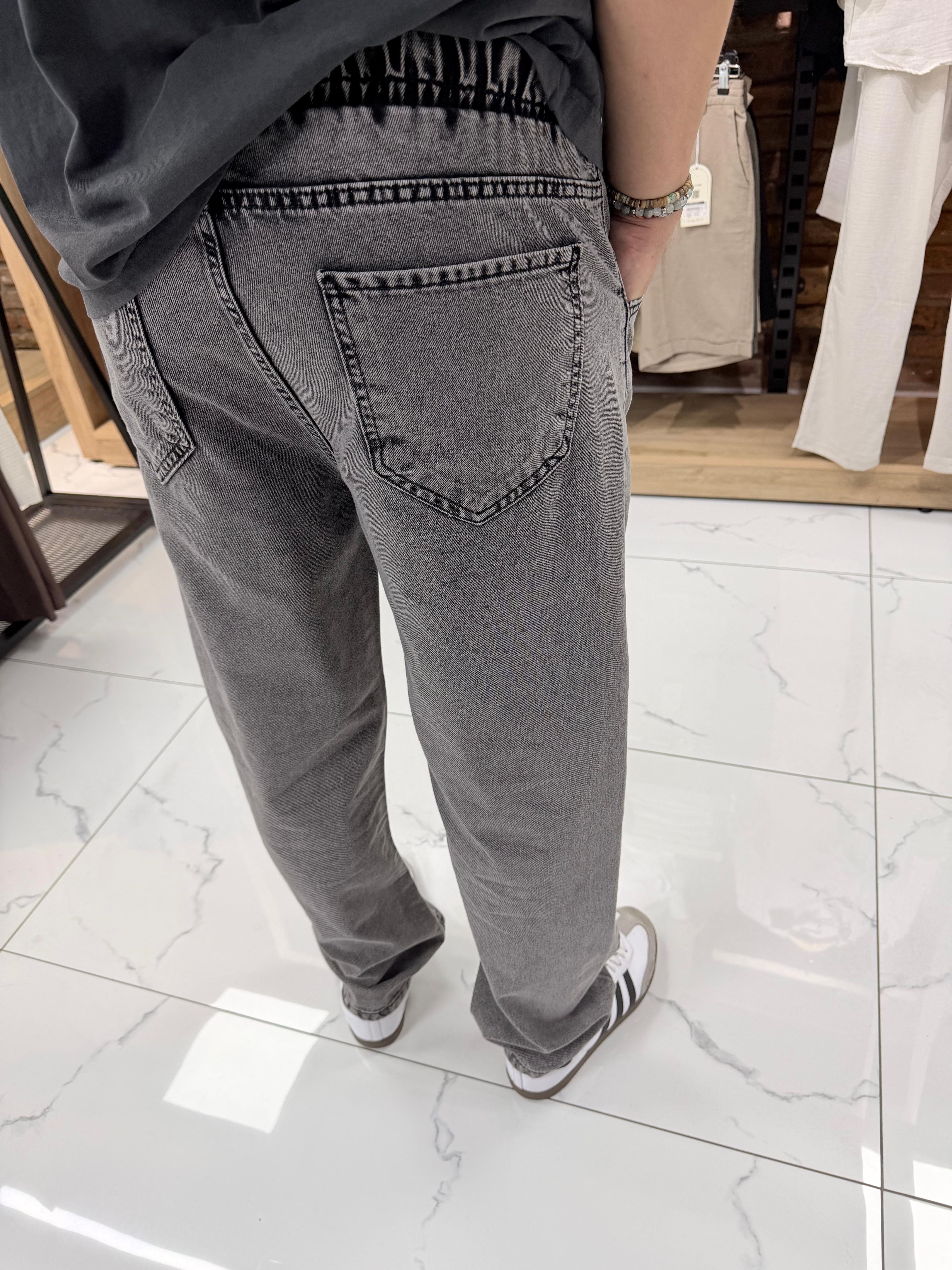 AMBLEMLİ BAGGY KOT PANTOLON 525