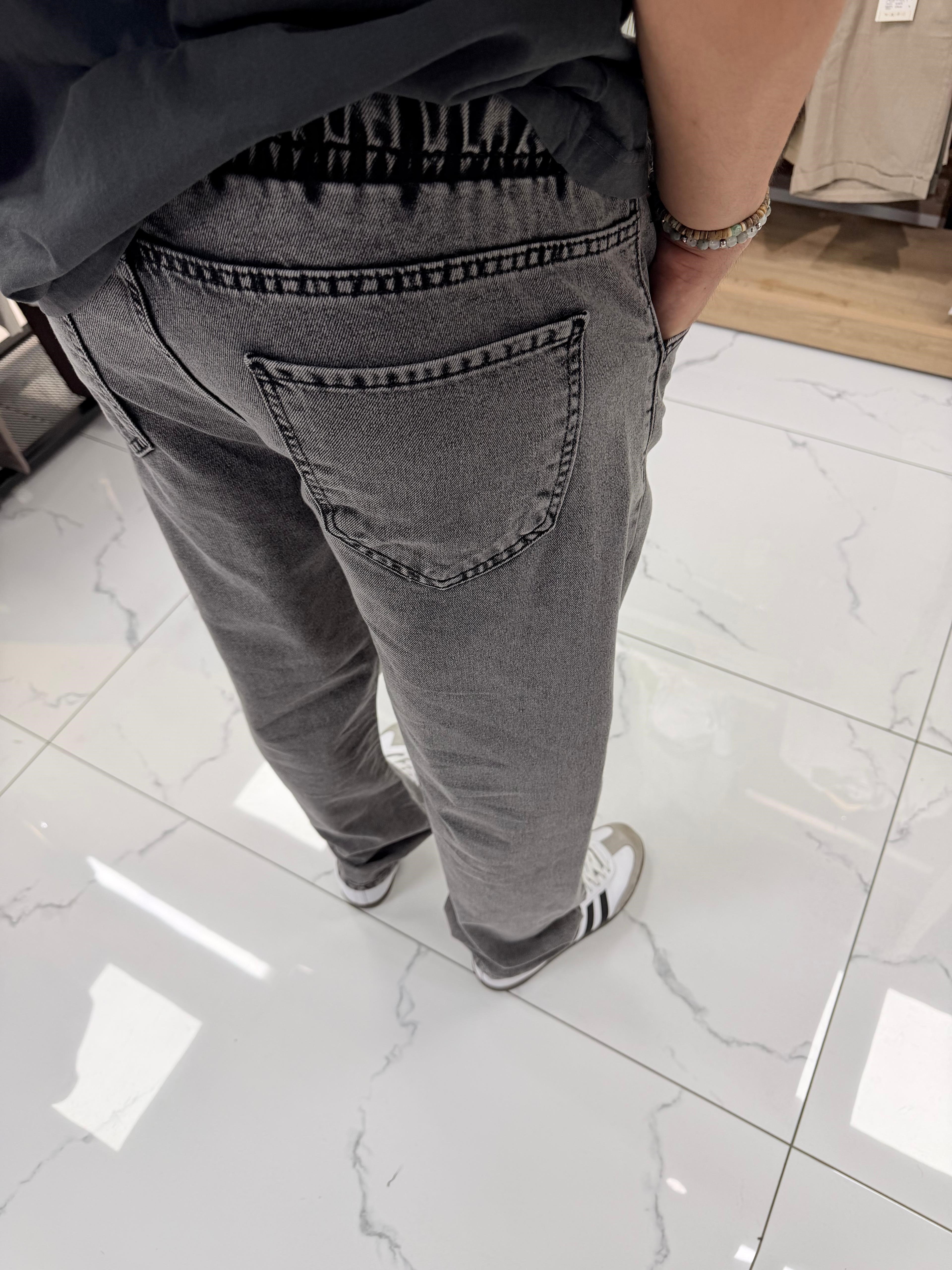 AMBLEMLİ BAGGY KOT PANTOLON 525
