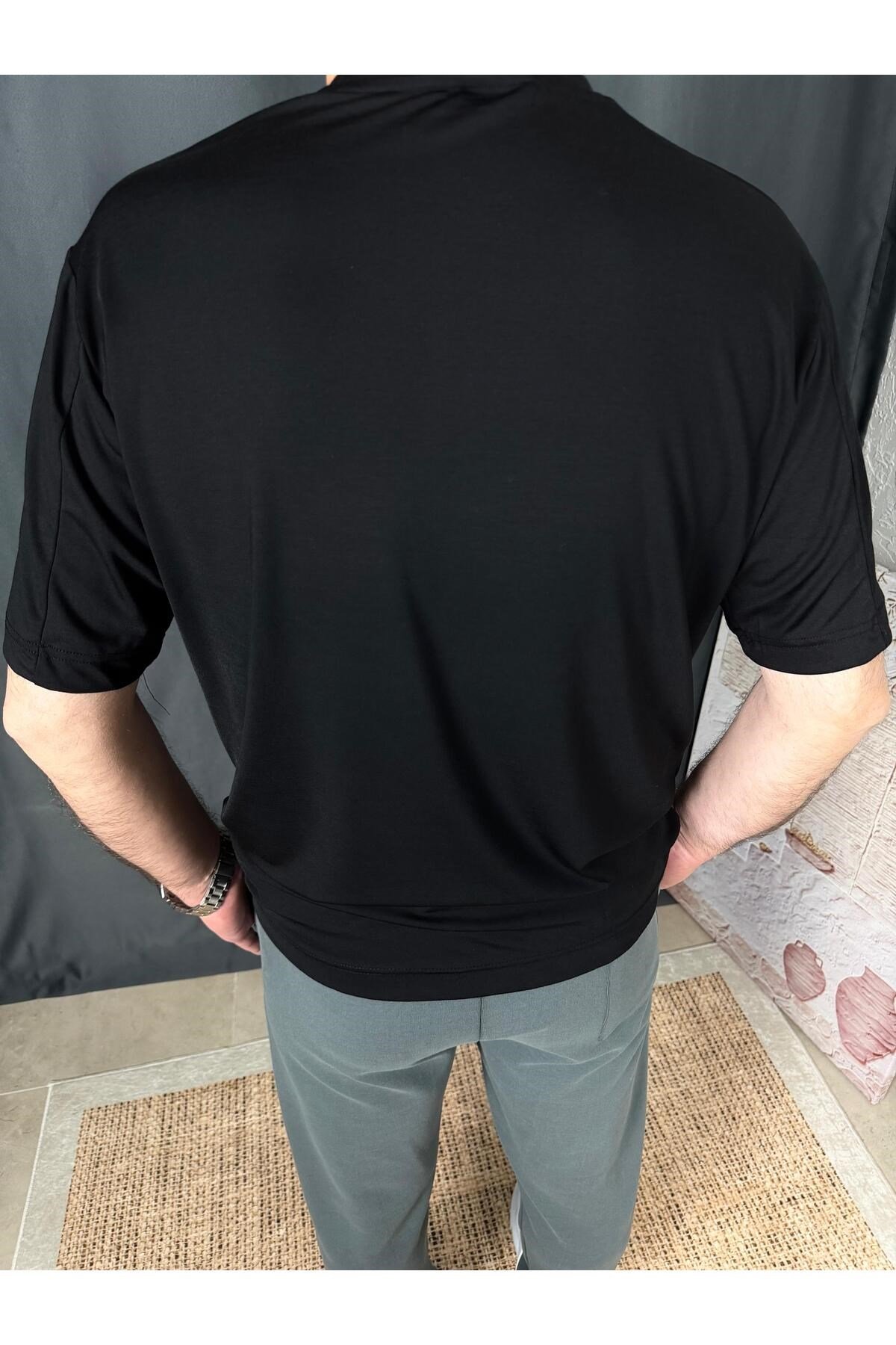 BİSİKLET YAKA AMBLEMLİ TİŞÖRT