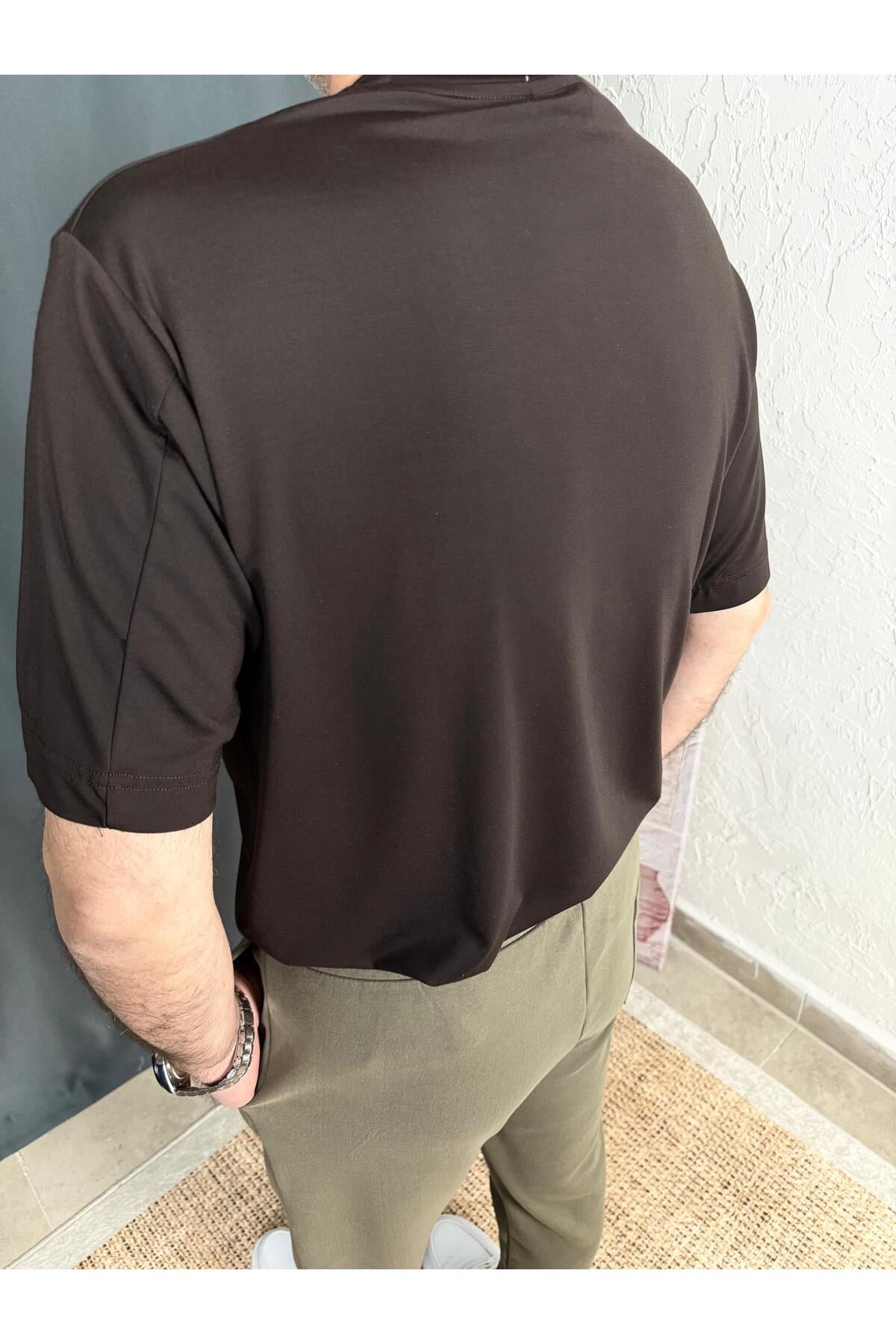 BİSİKLET YAKA AMBLEMLİ TİŞÖRT