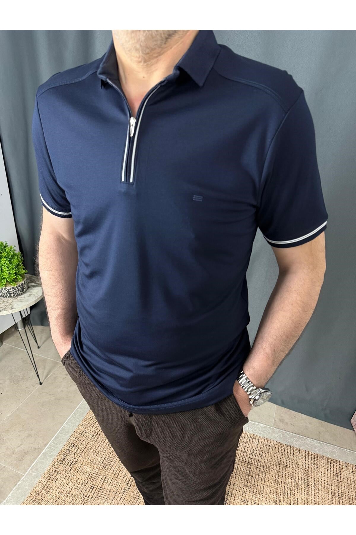 FERMUARLI YAKA DETAYLI TİŞÖRT