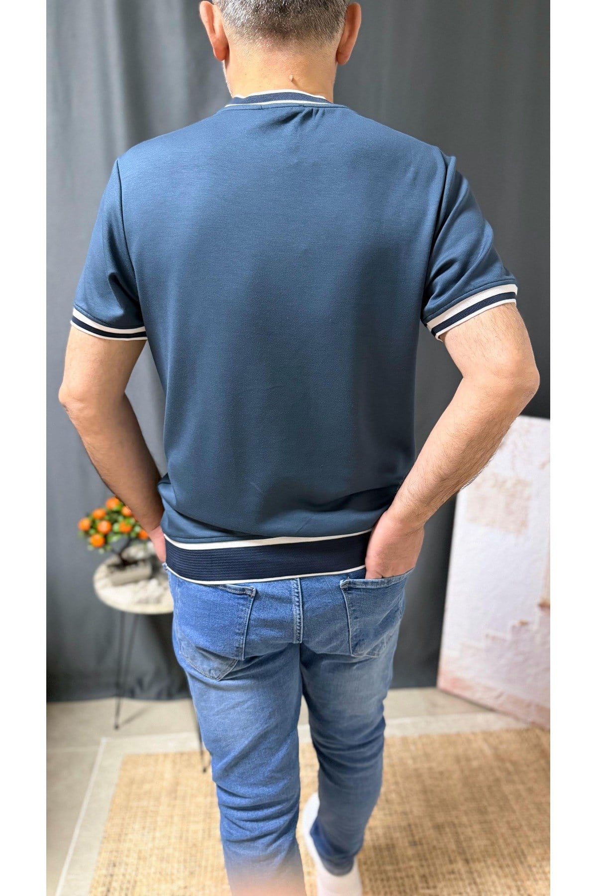HUMBLE / HUSTLE , BISIKLET YAKA, BELİ VE KOLU DETAYLI, FIT KESIM TIŞÖRT