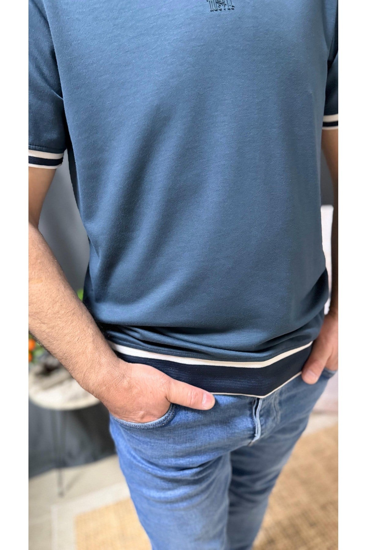 HUMBLE / HUSTLE , BISIKLET YAKA, BELİ VE KOLU DETAYLI, FIT KESIM TIŞÖRT