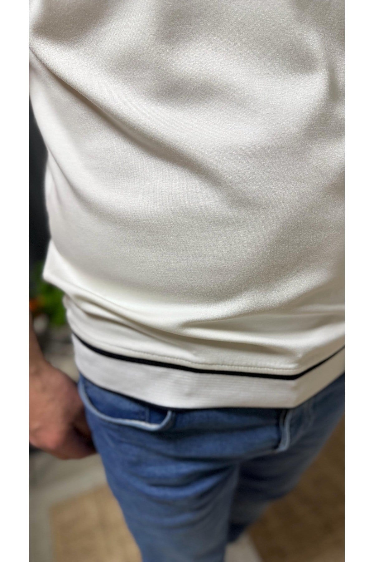 HUMBLE / HUSTLE , BISIKLET YAKA, BELİ VE KOLU DETAYLI, FIT KESIM TIŞÖRT