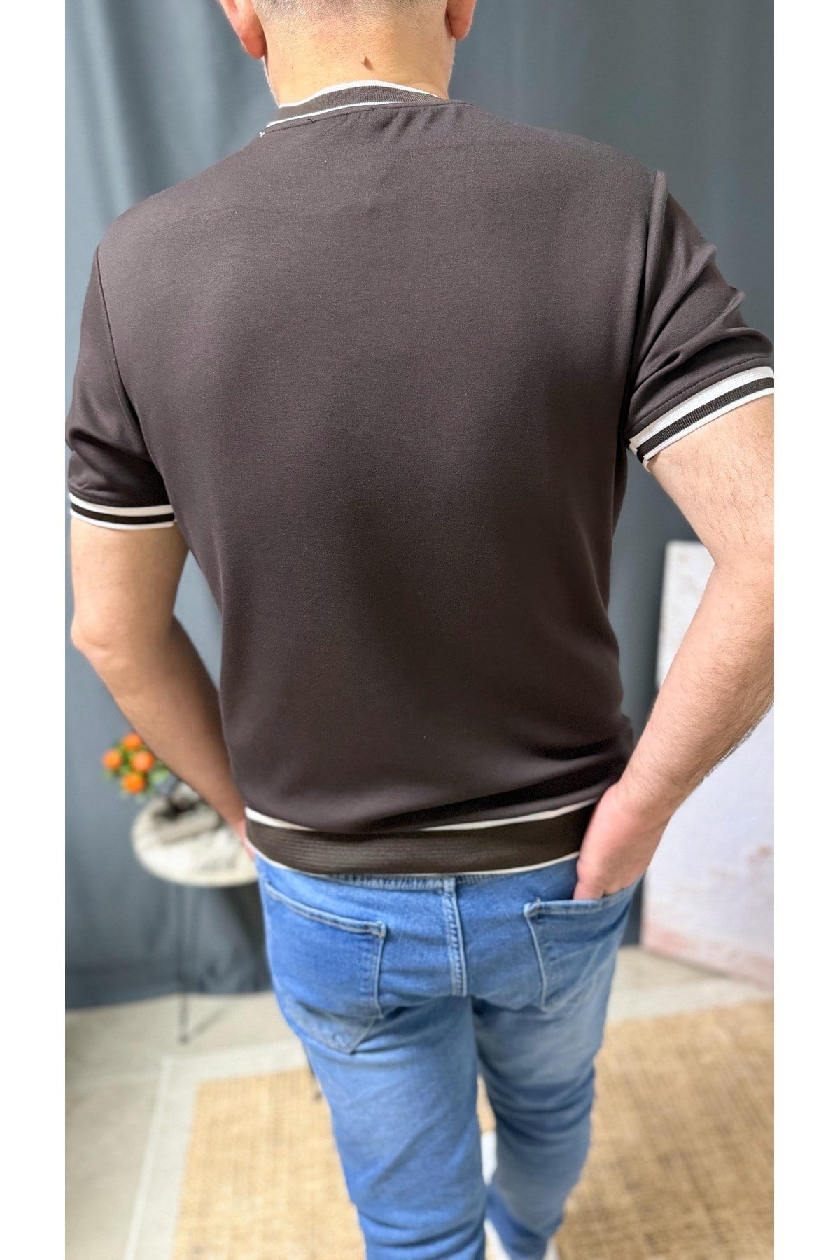 HUMBLE / HUSTLE , BISIKLET YAKA, BELİ VE KOLU DETAYLI, FIT KESIM TIŞÖRT