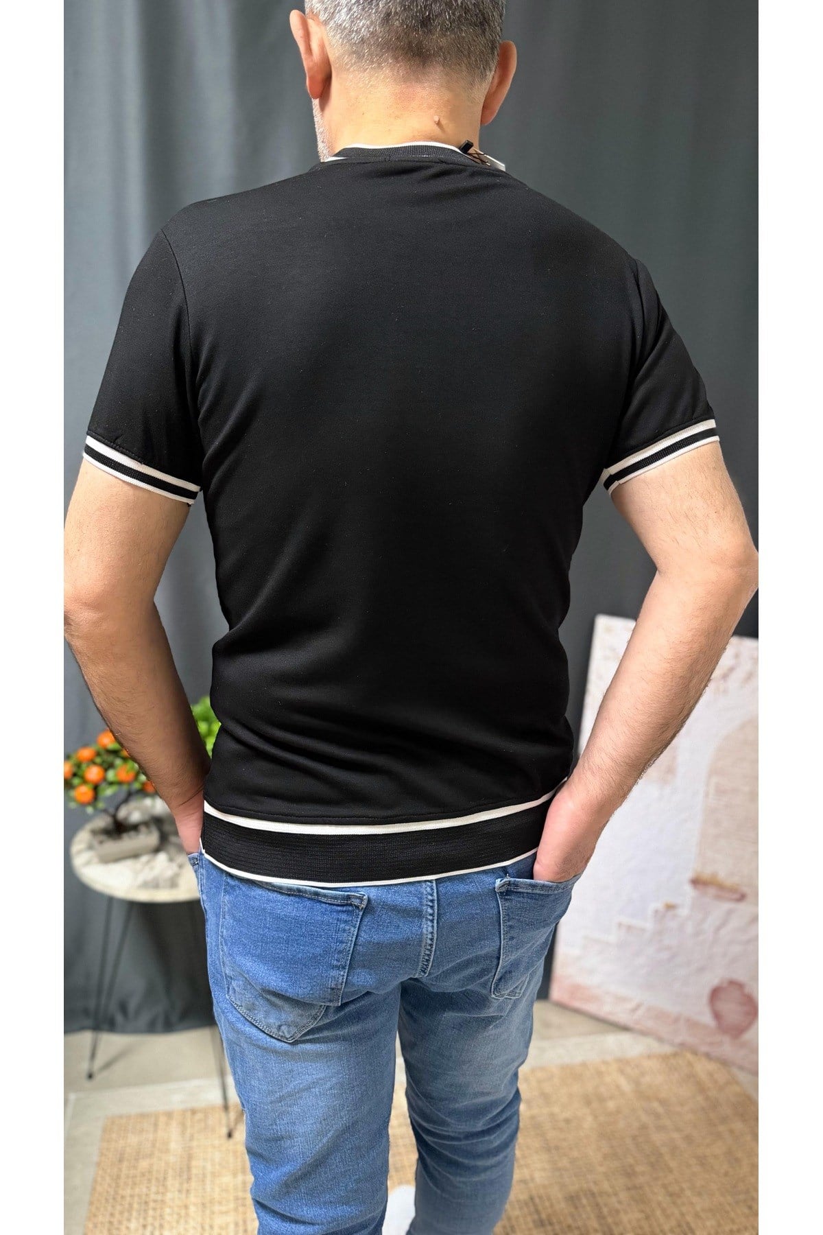 HUMBLE / HUSTLE , BISIKLET YAKA, BELİ VE KOLU DETAYLI, FIT KESIM TIŞÖRT