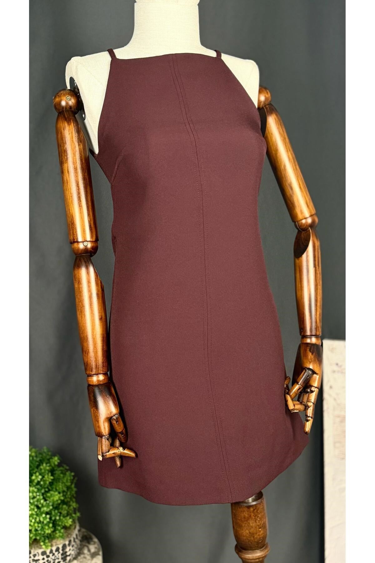 KISA DÜZ MODEL ELBİSE
