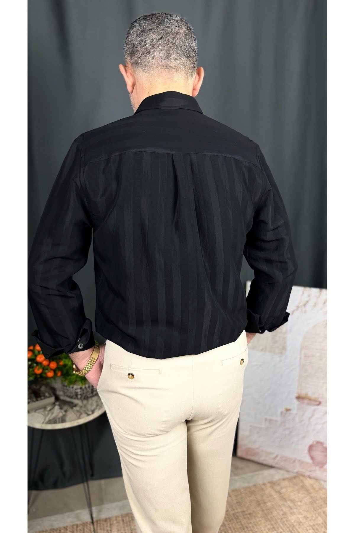 KLASİK STİL , FİT KESİM , KUMAŞI DETAYLI GÖMLEK