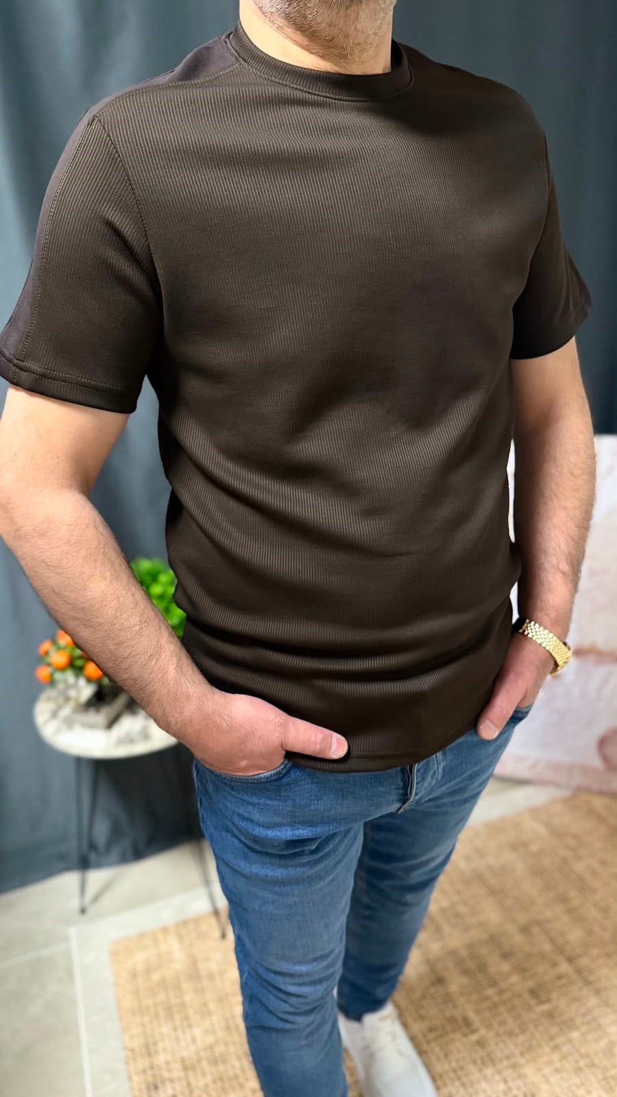 KOL DETAYLI FİTİLLİ TİŞÖRT