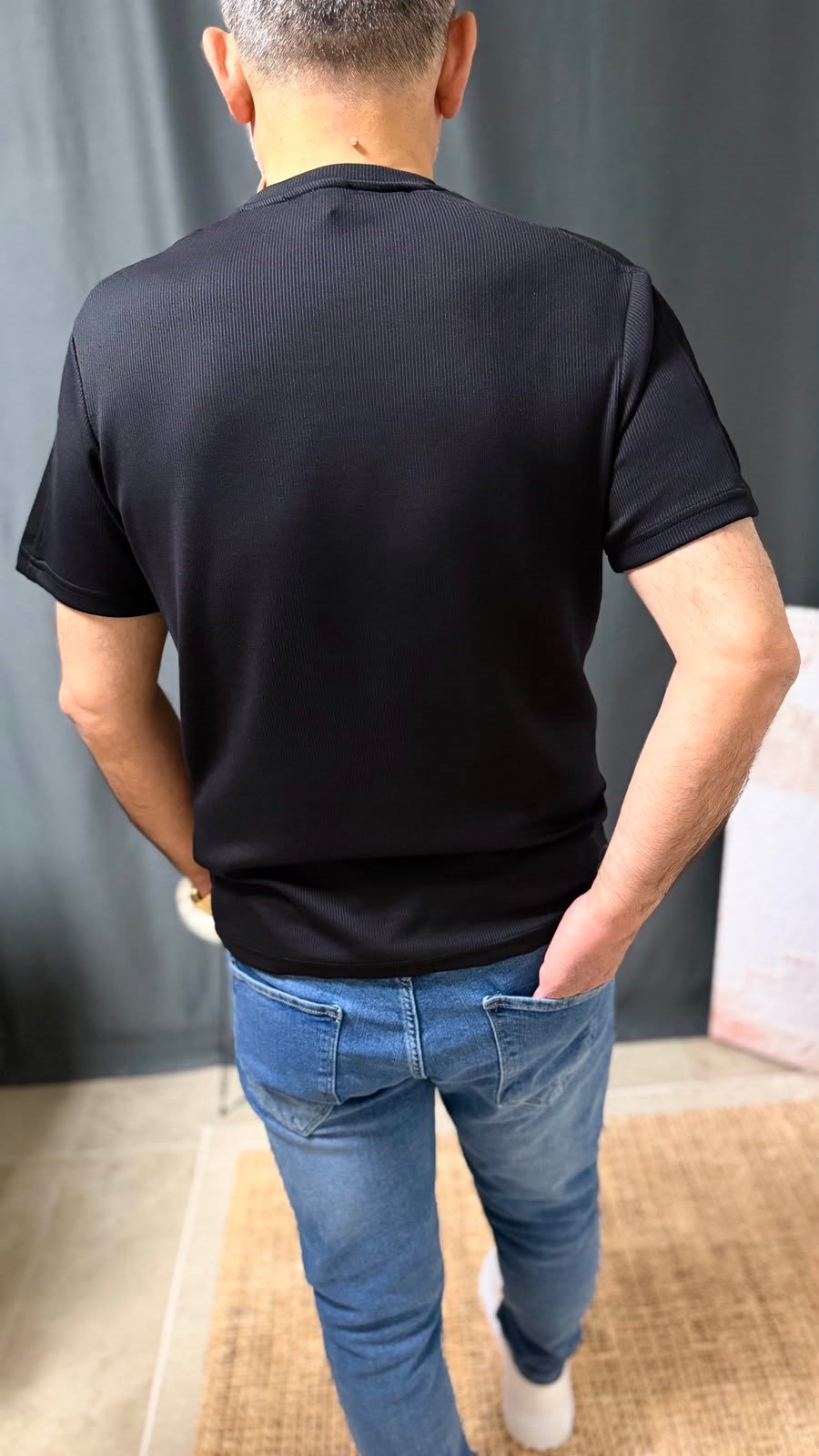 KOL DETAYLI FİTİLLİ TİŞÖRT