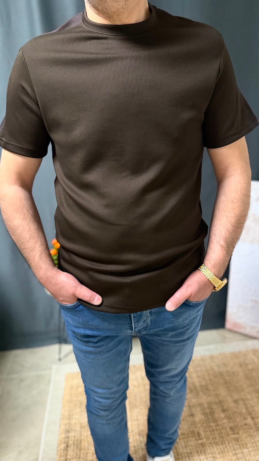 KOL DETAYLI FİTİLLİ TİŞÖRT