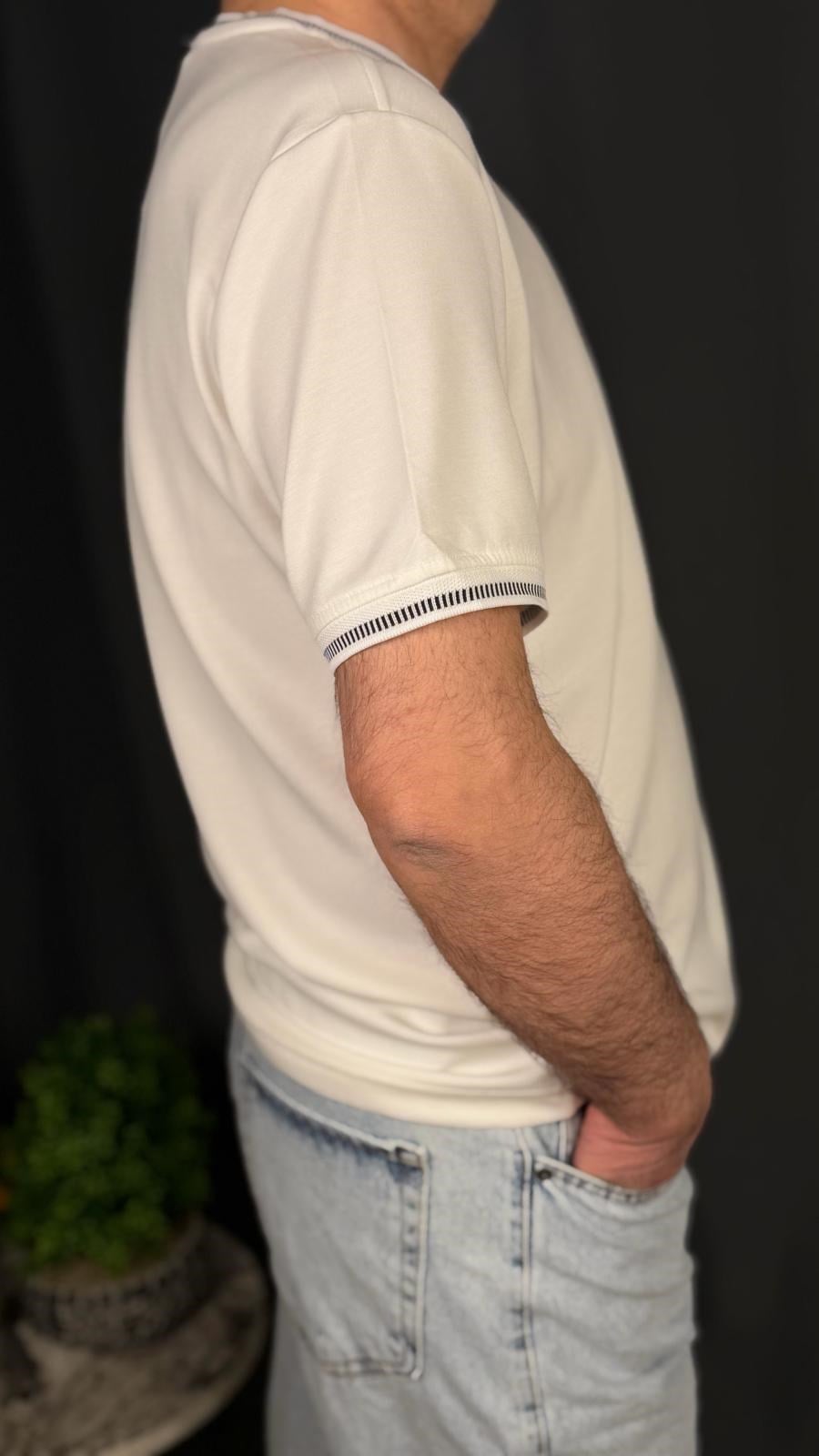KOL VE YAKA DETAYLI , BİSİKLET YAKA , OYSHO KUMAŞ , TİŞÖRT (Beyaz)