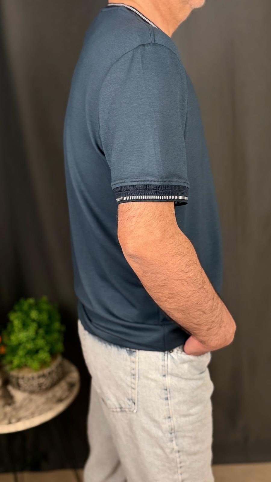 KOL VE YAKA DETAYLI , BİSİKLET YAKA , OYSHO KUMAŞ , TİŞÖRT (Petrol mavisi)