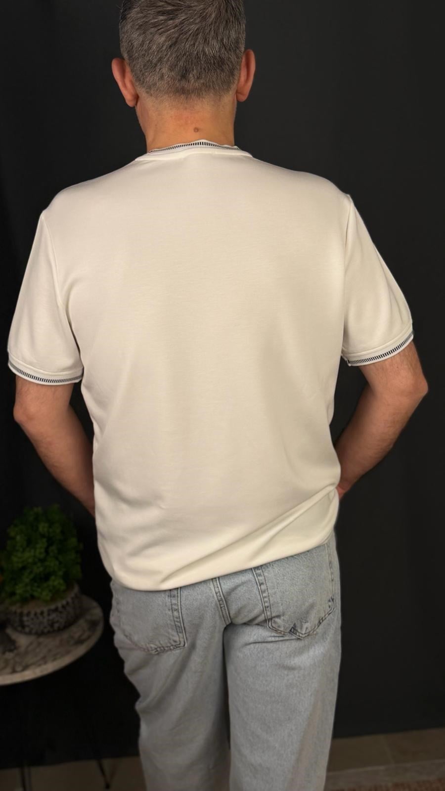 KOL VE YAKA DETAYLI , BİSİKLET YAKA , OYSHO KUMAŞ , TİŞÖRT (Beyaz)