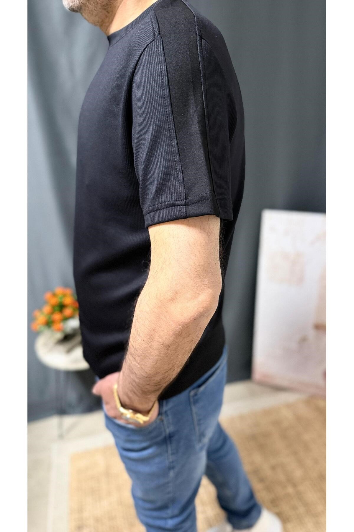 KOLLARI DETAYLI , FİTİLLİ , FİTTED ERKEK TİŞÖRT