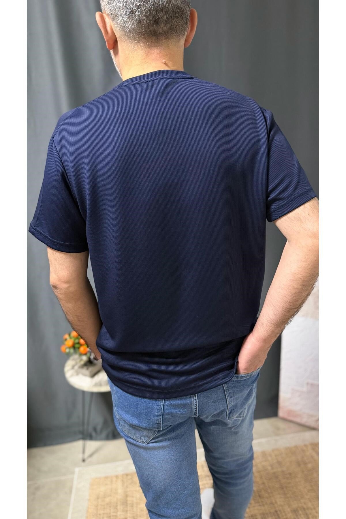 KOLLARI DETAYLI , FİTİLLİ , FİTTED ERKEK TİŞÖRT