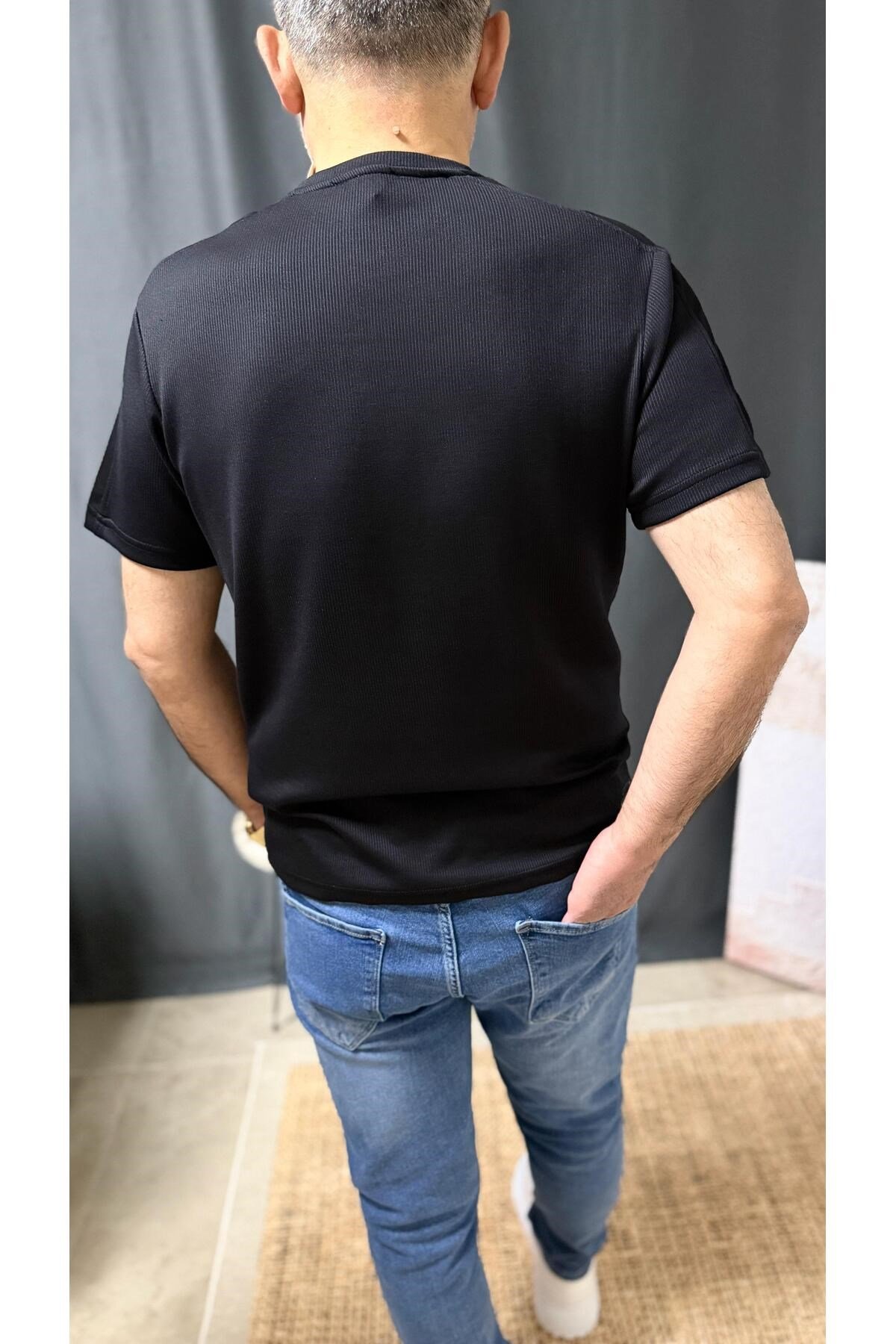 KOLLARI DETAYLI , FİTİLLİ , FİTTED ERKEK TİŞÖRT