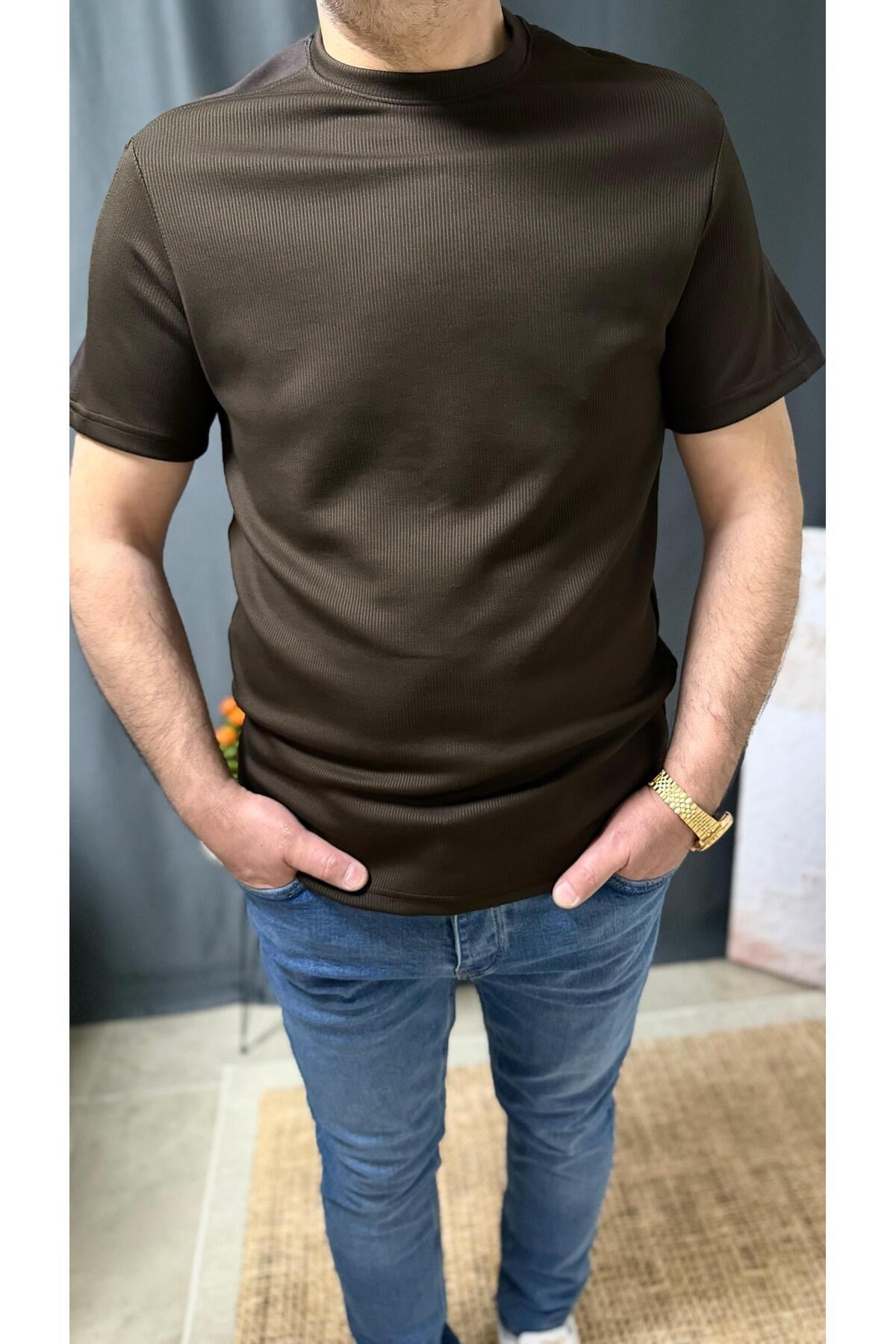 KOLLARI DETAYLI , FİTİLLİ , FİTTED ERKEK TİŞÖRT