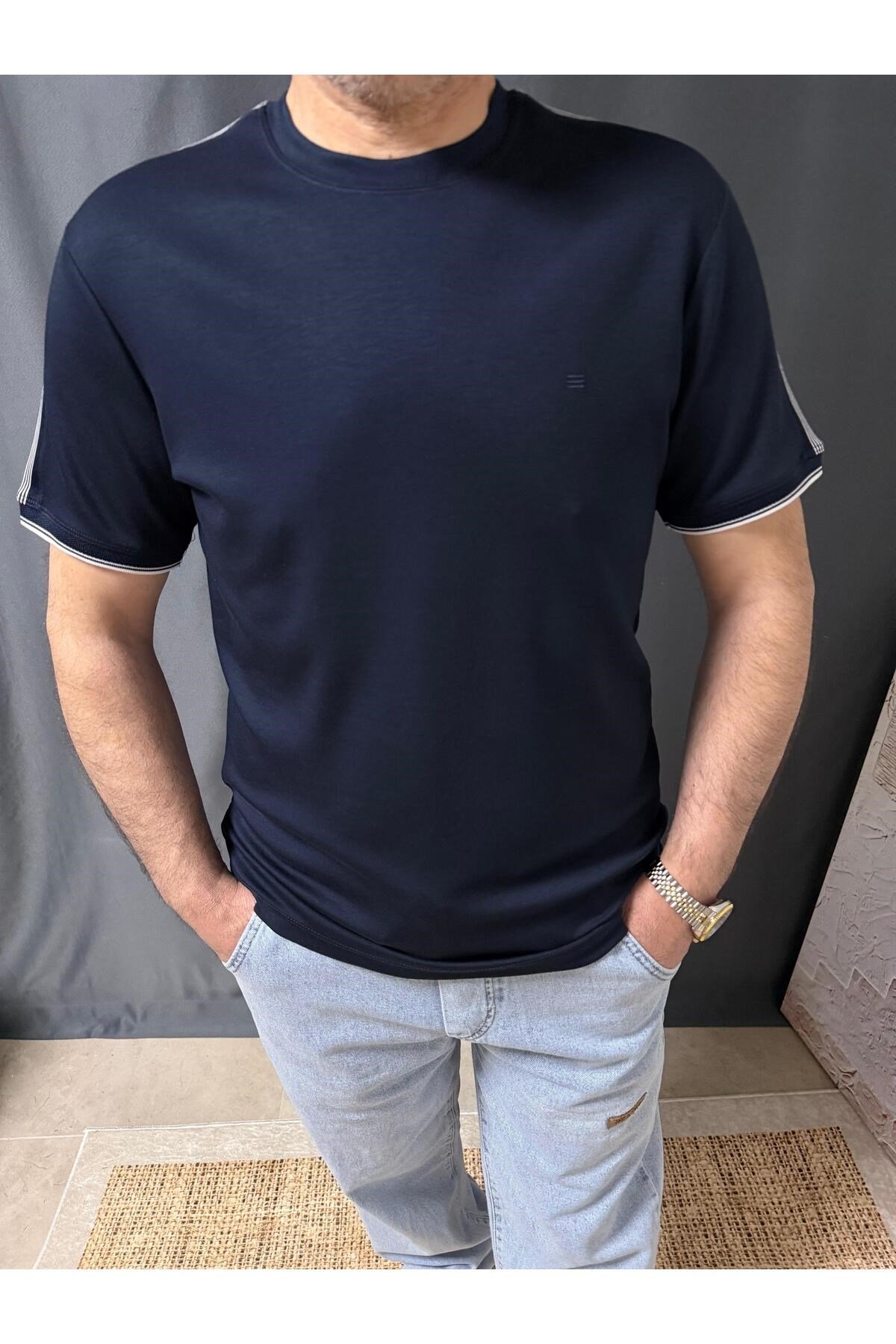 KOLLARI ŞERİTLİ MODAL TİŞÖRT