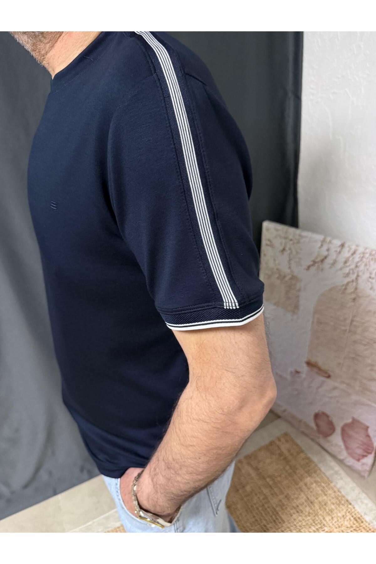 KOLLARI ŞERİTLİ MODAL TİŞÖRT