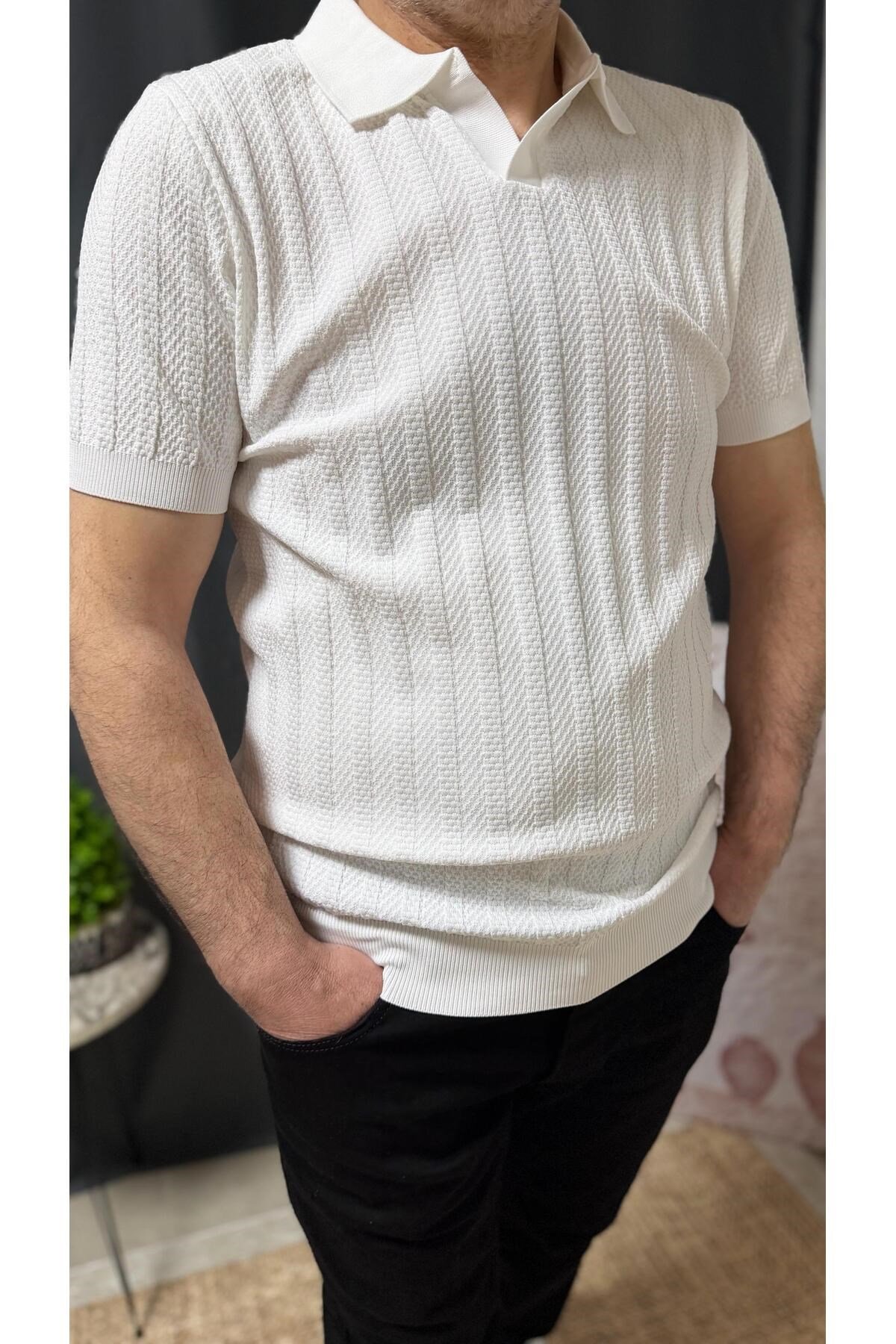 POLO YAKA KENDİNDEN DETAYLI, KOLU VE BELİ LASLİKLİ TİŞÖRT