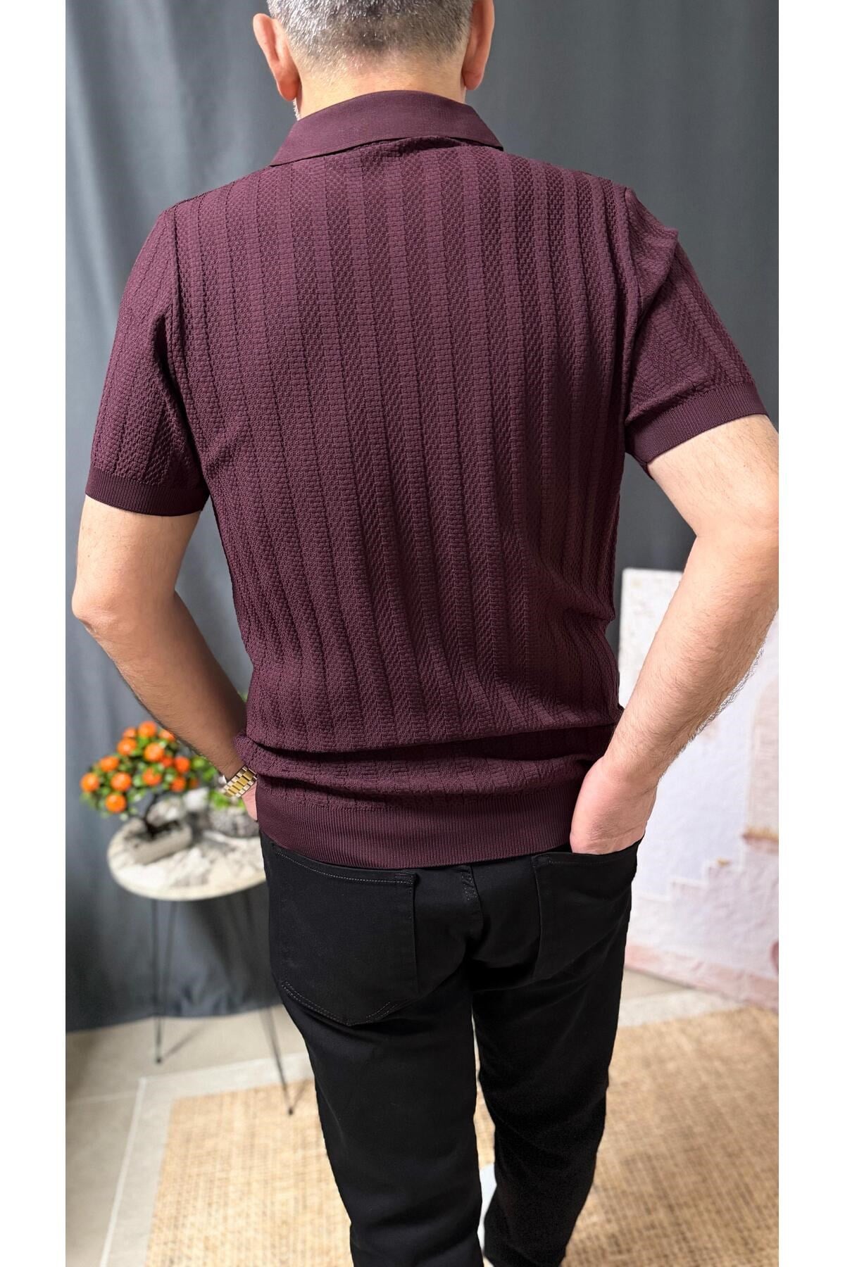 POLO YAKA KENDİNDEN DETAYLI, KOLU VE BELİ LASLİKLİ TİŞÖRT