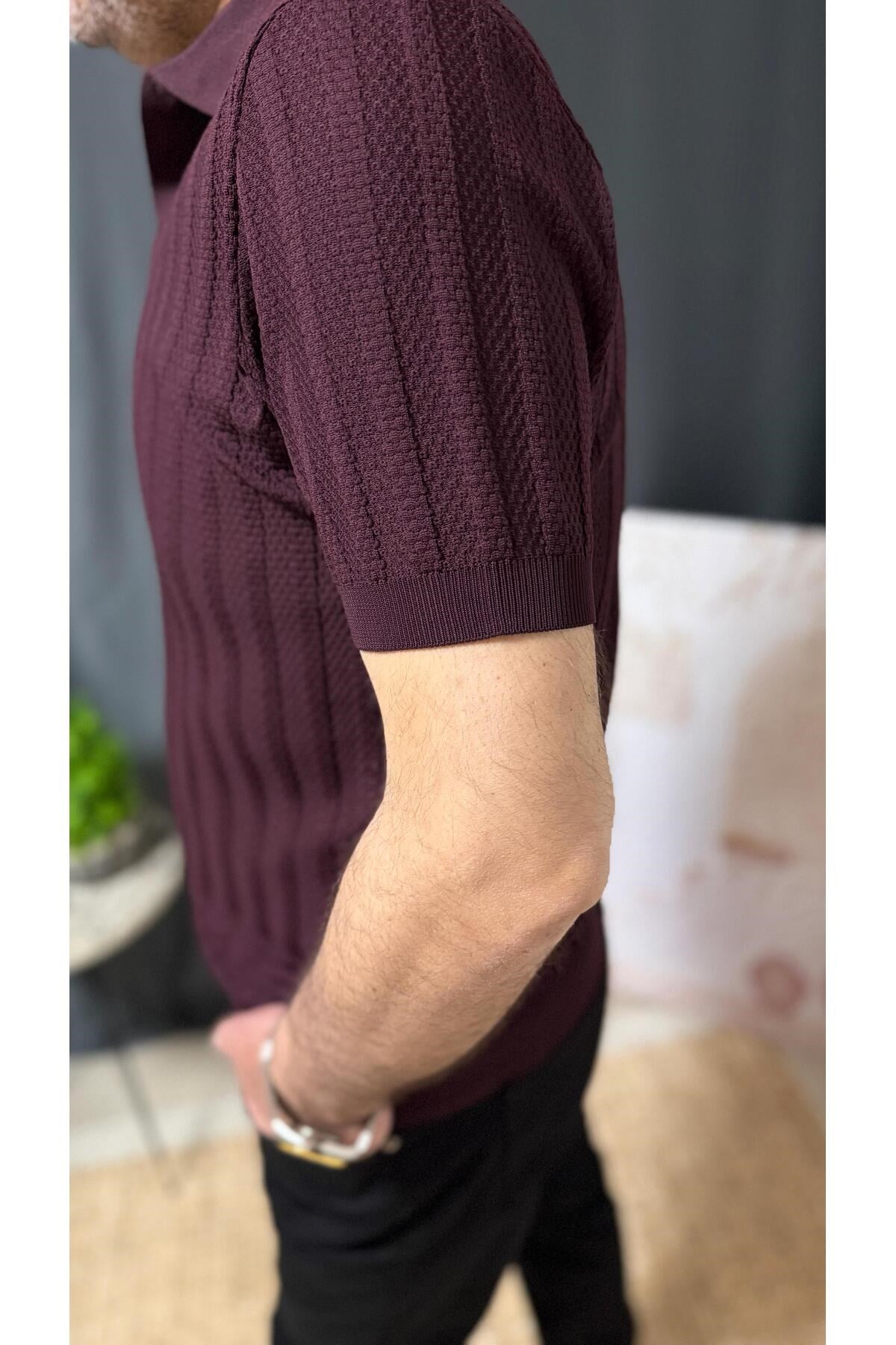 POLO YAKA KENDİNDEN DETAYLI, KOLU VE BELİ LASLİKLİ TİŞÖRT