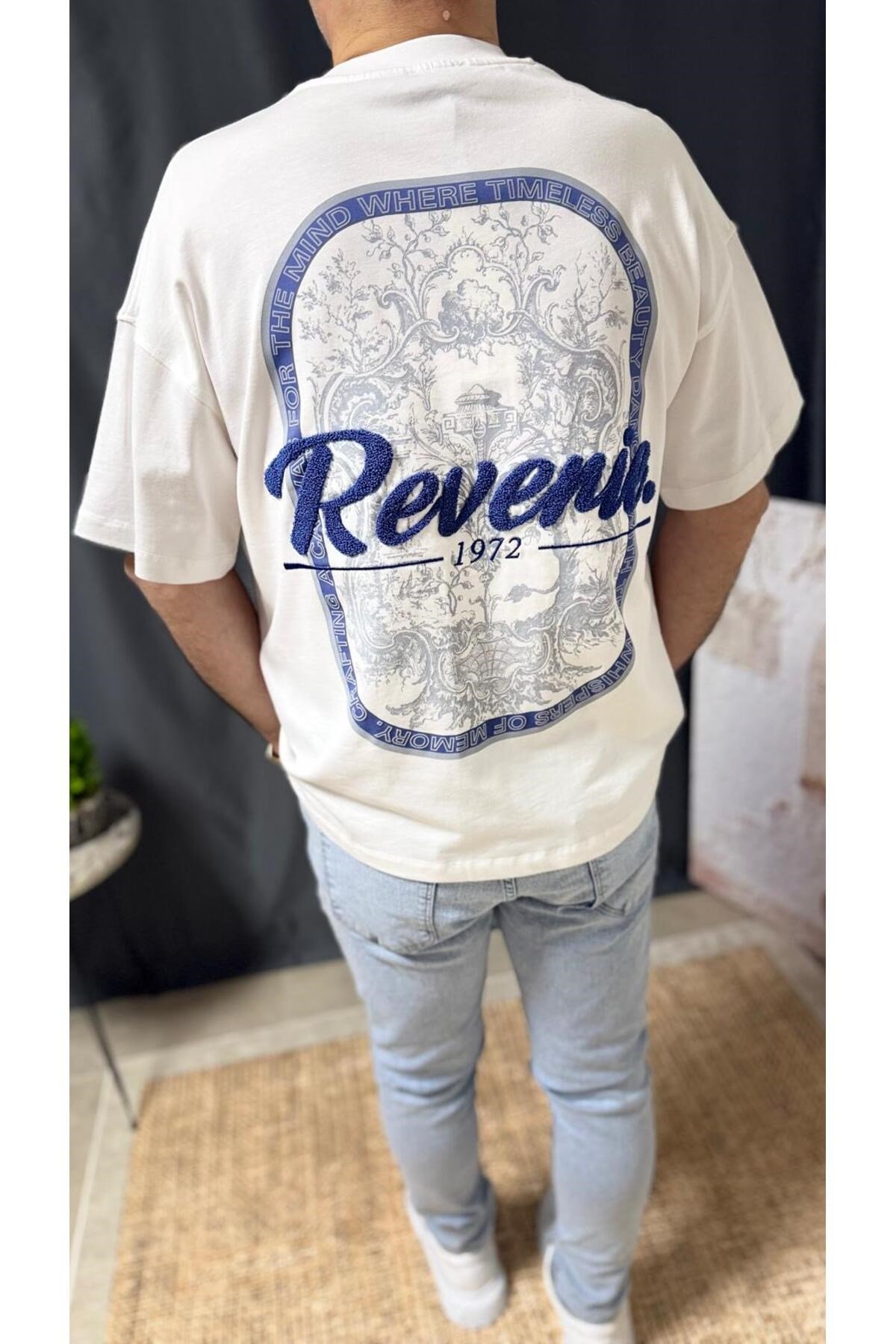 REVENİE OVERSİZE SIRTI BASKILI TİŞÖRT